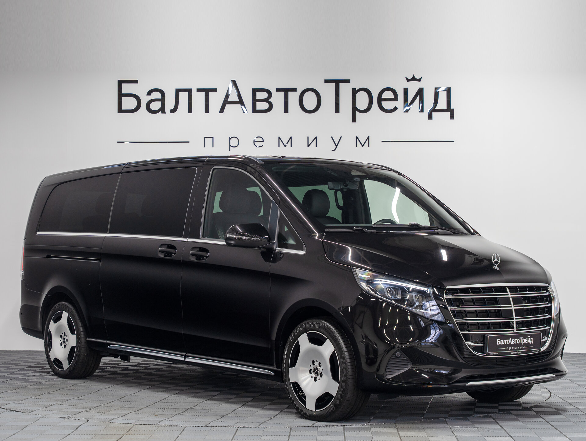 Автомобиль Mercedes-Benz V-Класс 300 d экстра длинный 2.0d AT (237 л.с.) 4WD - 5