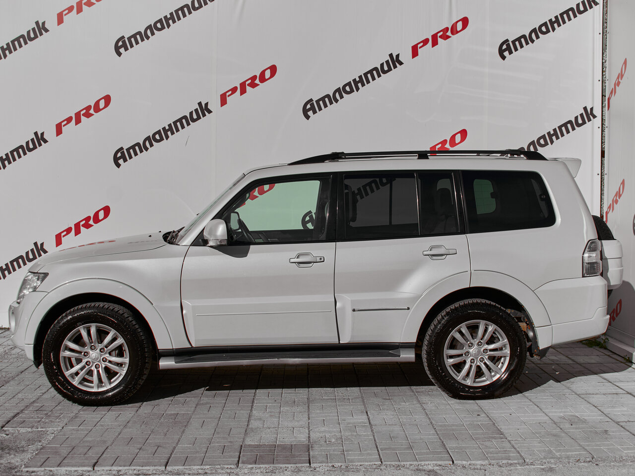Купить Mitsubishi Pajero 3.2d AT (200 л.с.) 4WD, 2014 в Екатеренбурге