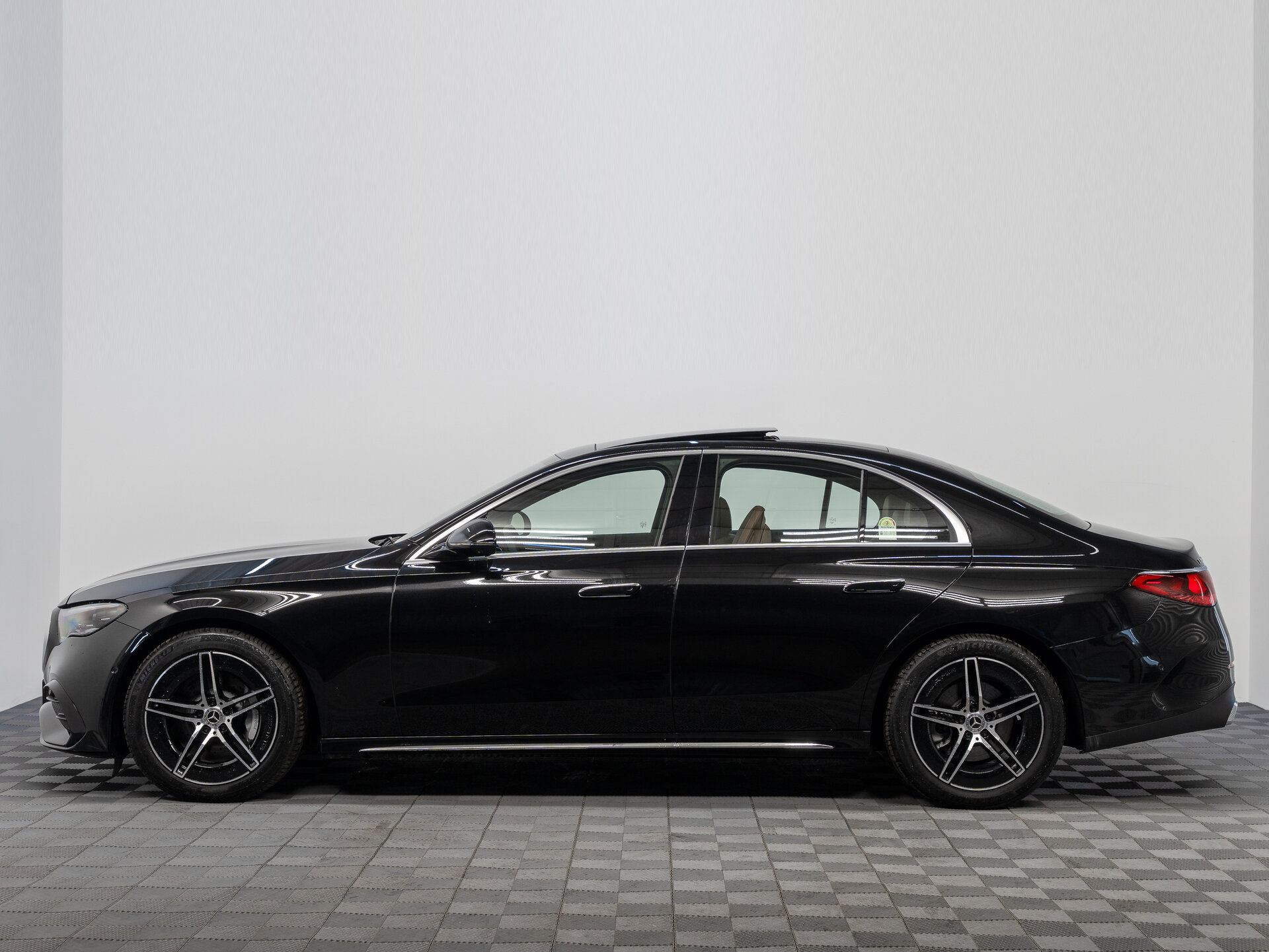Автомобиль Mercedes-Benz E-Класс 300 2.0 AT (258 л.с.) 4WD - 8