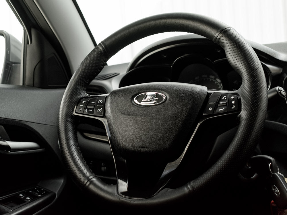 Купить Lada (ВАЗ) Vesta 1.6 MT (106 л.с.), 2016 в Екатеренбурге