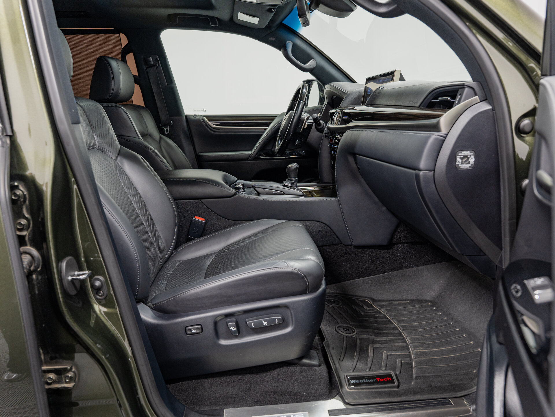 Автомобиль Lexus LX 570 5.7 AT (367 л.с.) 4WD - 11
