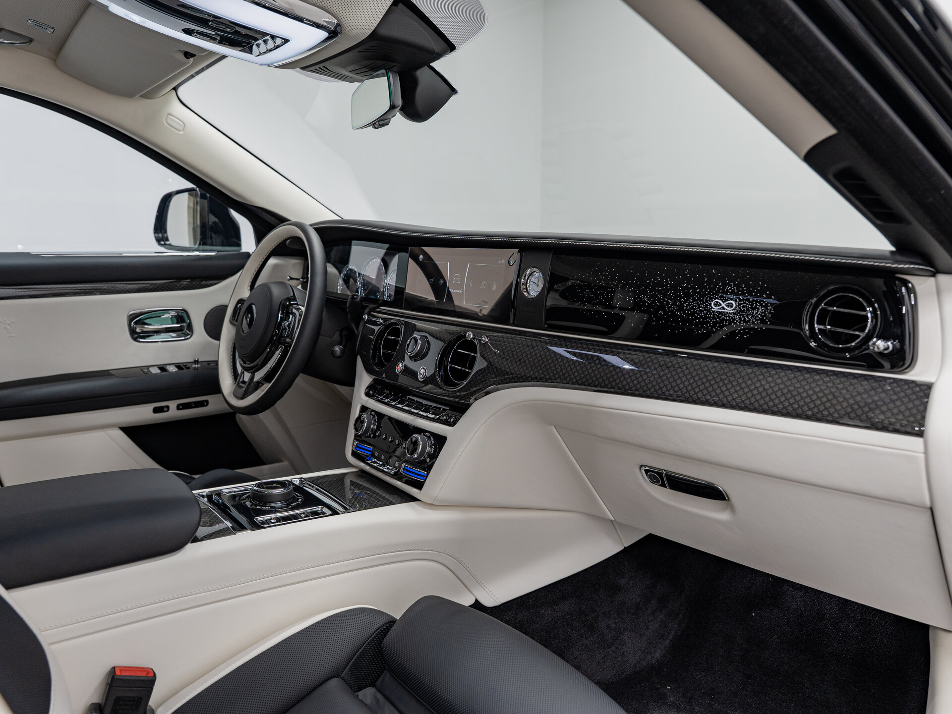 Автомобиль Rolls-Royce Ghost Black Badge 6.8 AT (600 л.с.) 4WD - 15