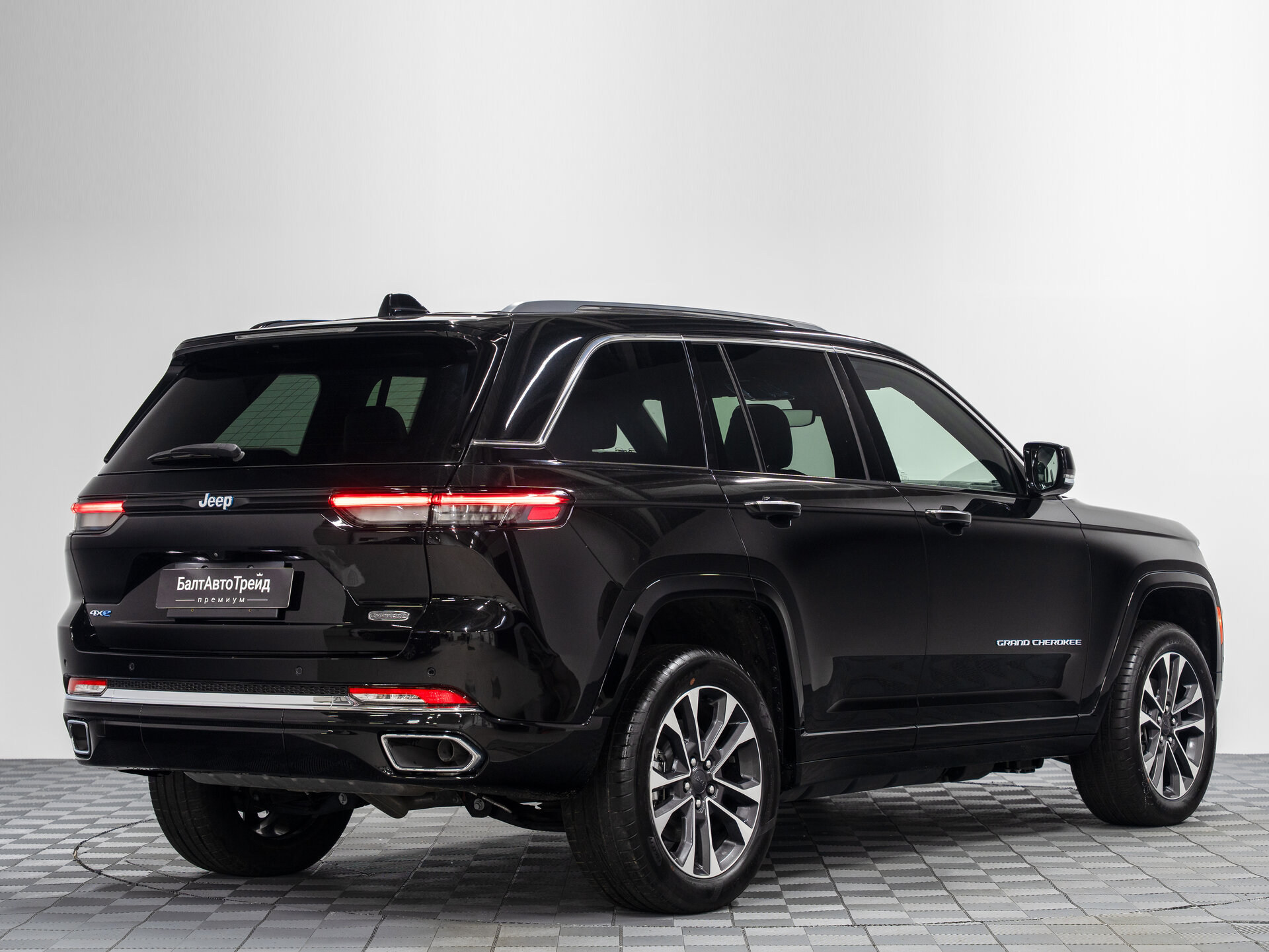 Автомобиль Jeep Grand Cherokee 4xe 2.0hyb AT (380 л.с.) 4WD - 8