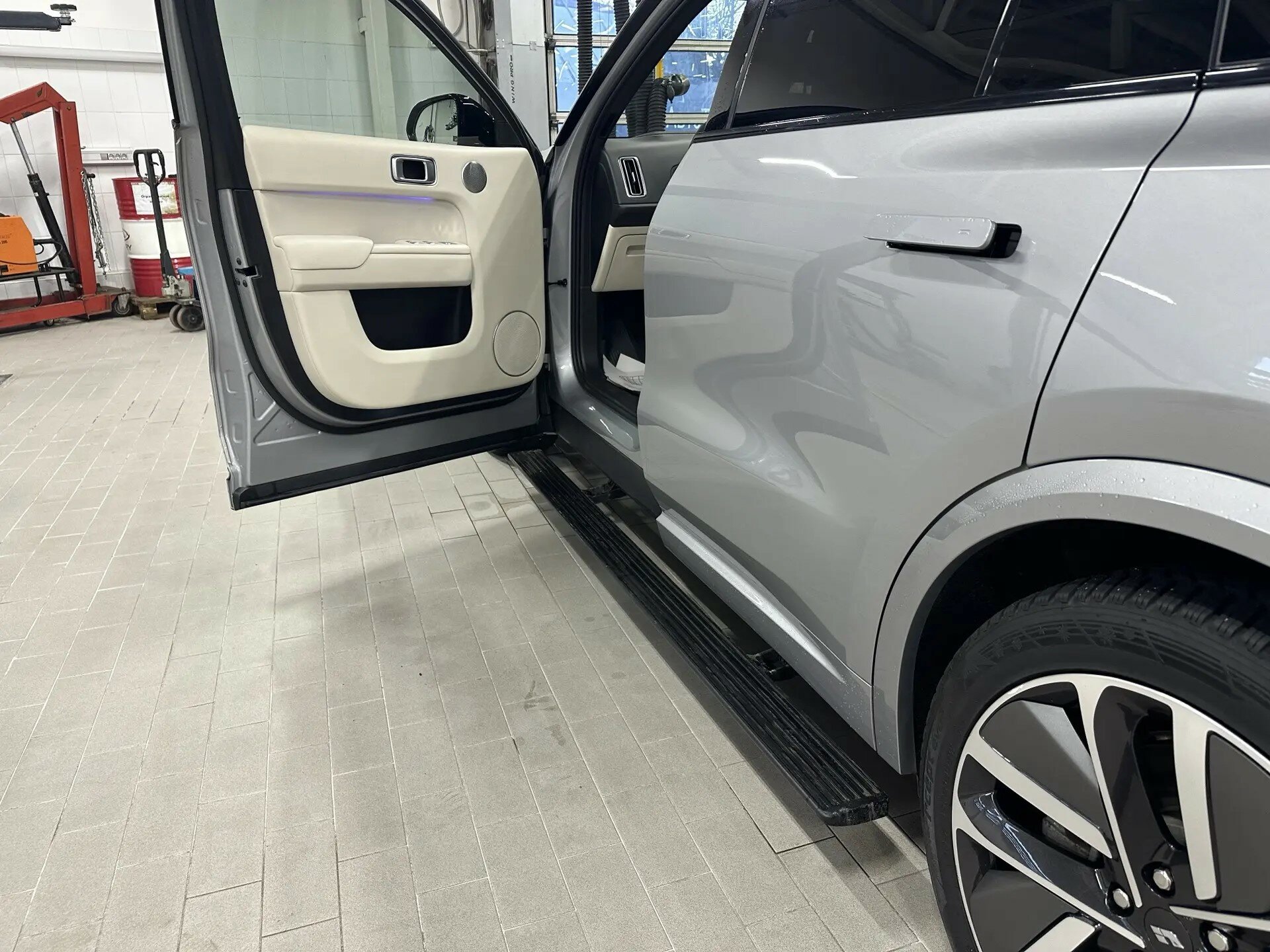 Автомобиль LiXiang L9 44.5 kWh 1.5hyb AT (449 л.с.) 4WD - 16