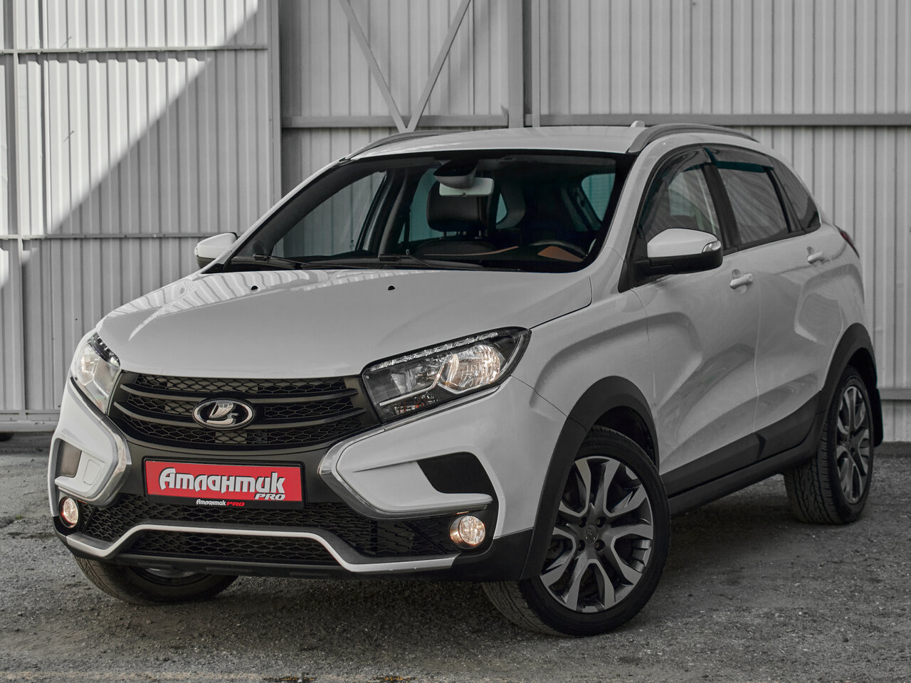 Купить Lada (ВАЗ) XRAY Cross 1.6 CVT (113 л.с.), 2019 в Екатеренбурге