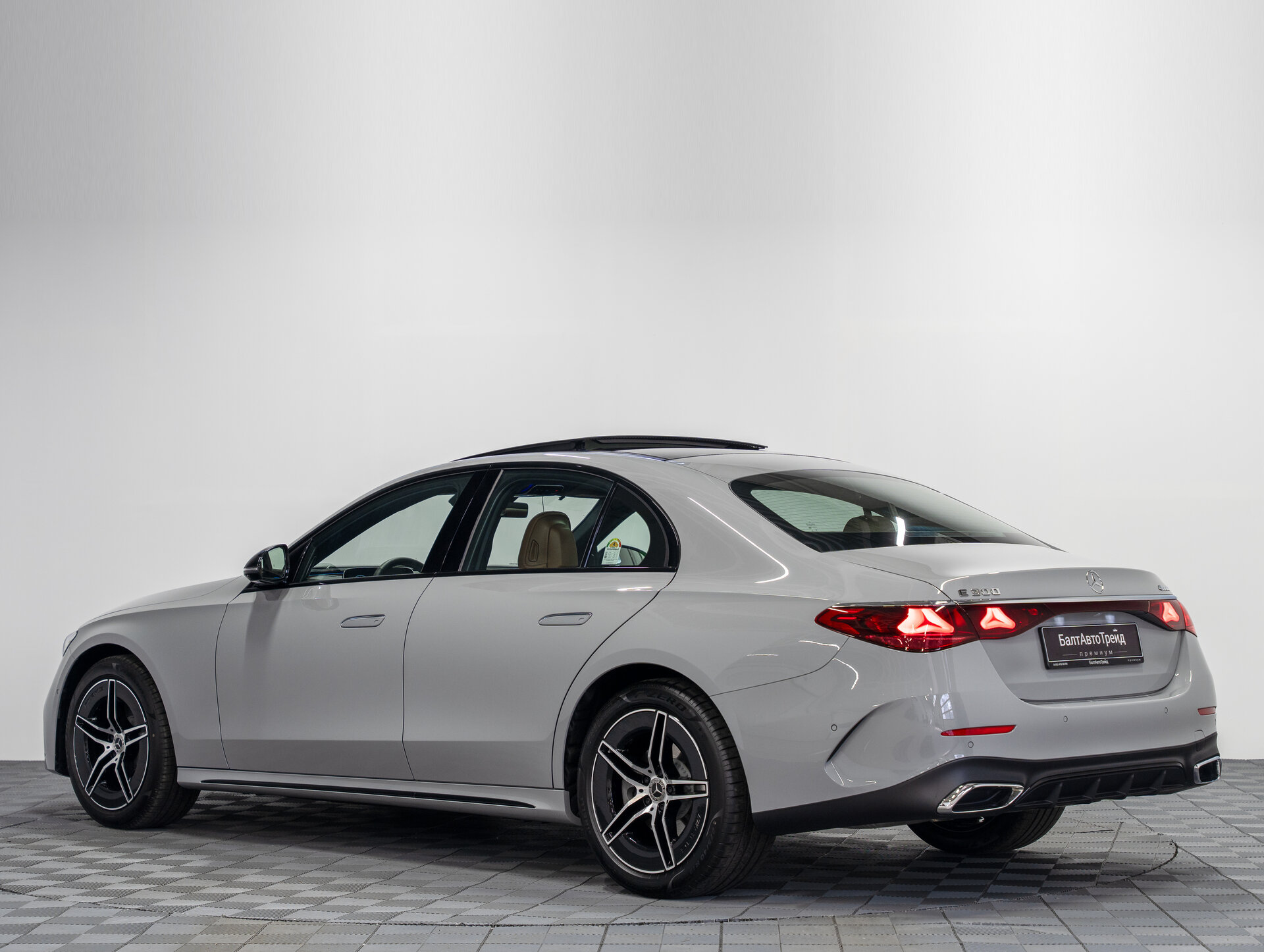 Автомобиль Mercedes-Benz E-Класс 300 2.0 AT (258 л.с.) 4WD - 10