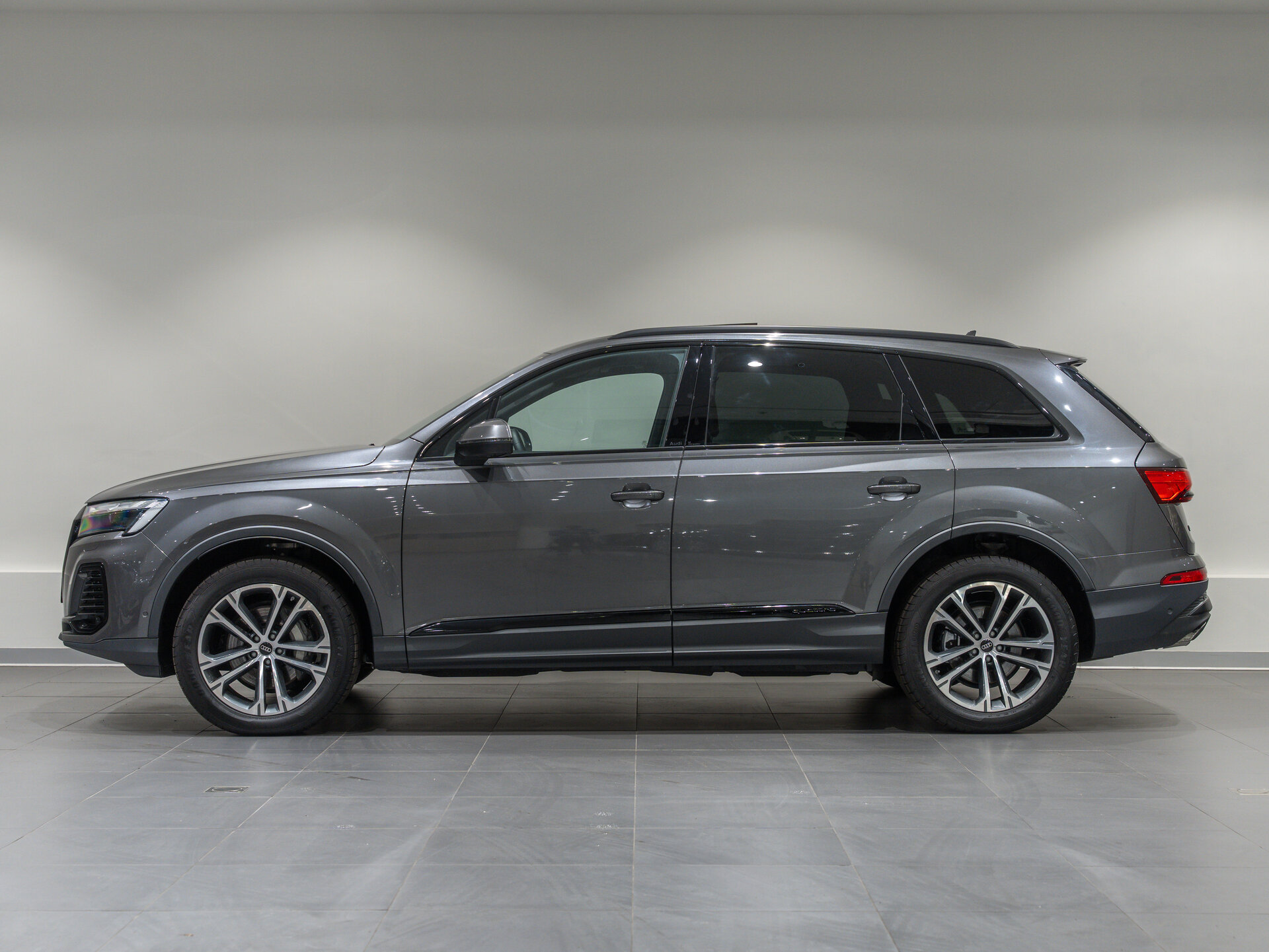 Автомобиль Audi Q7 45 TFSI 2.0 AT (252 л.с.) 4WD - 8
