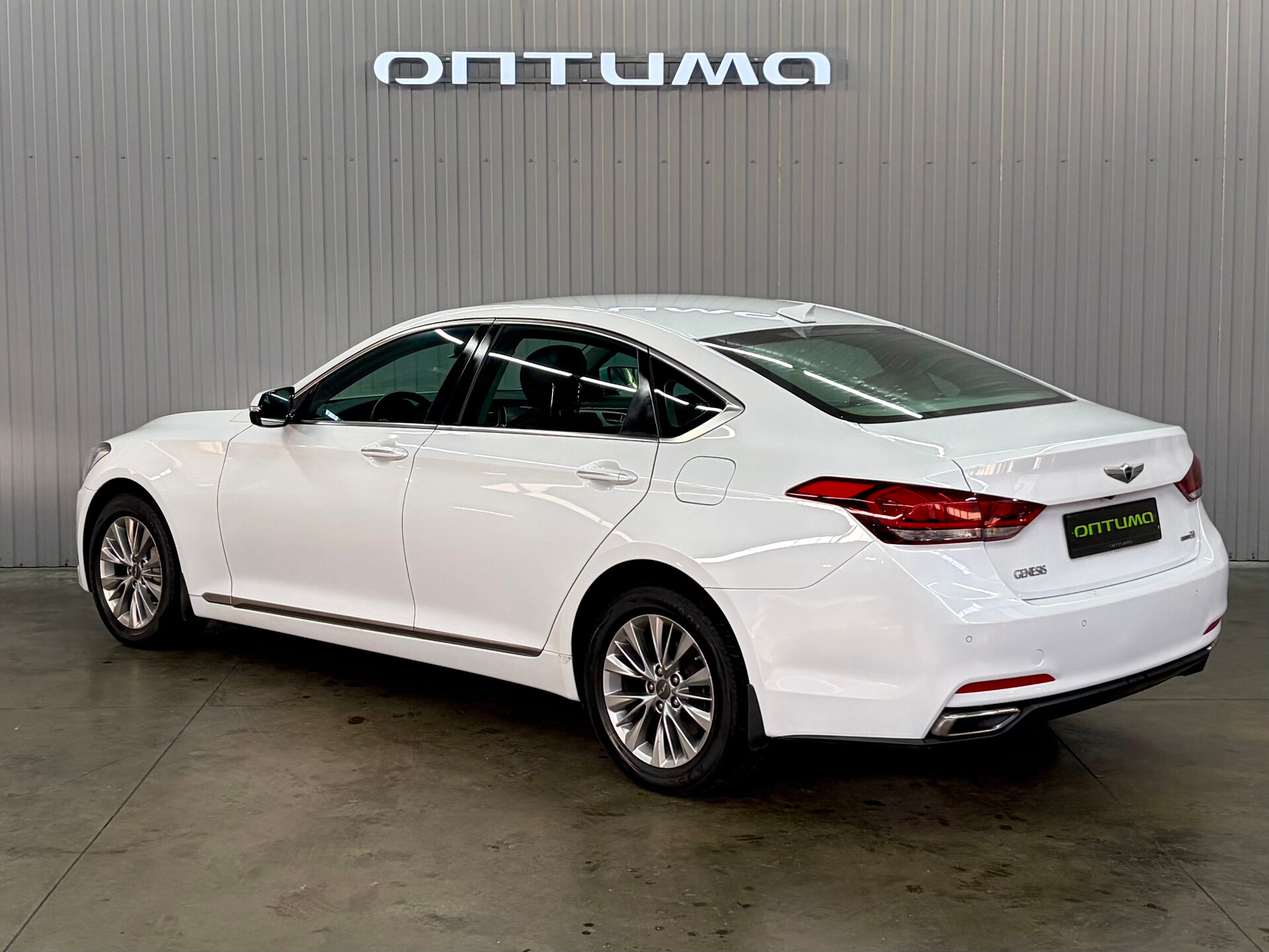 Hyundai Genesis 
