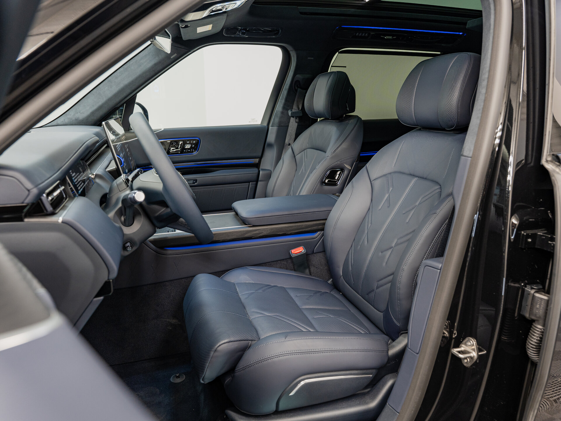 Автомобиль Zeekr 9X 55 kWh (до 3.5 т) 2.0hyb AT (898 л.с.) 4WD - 17