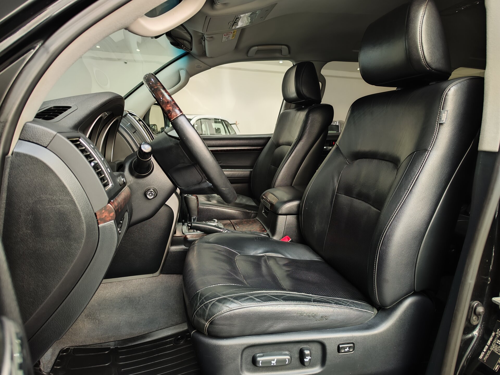 Автомобиль Toyota Land Cruiser 4.6 AT (309 л.с.) 4WD - 8