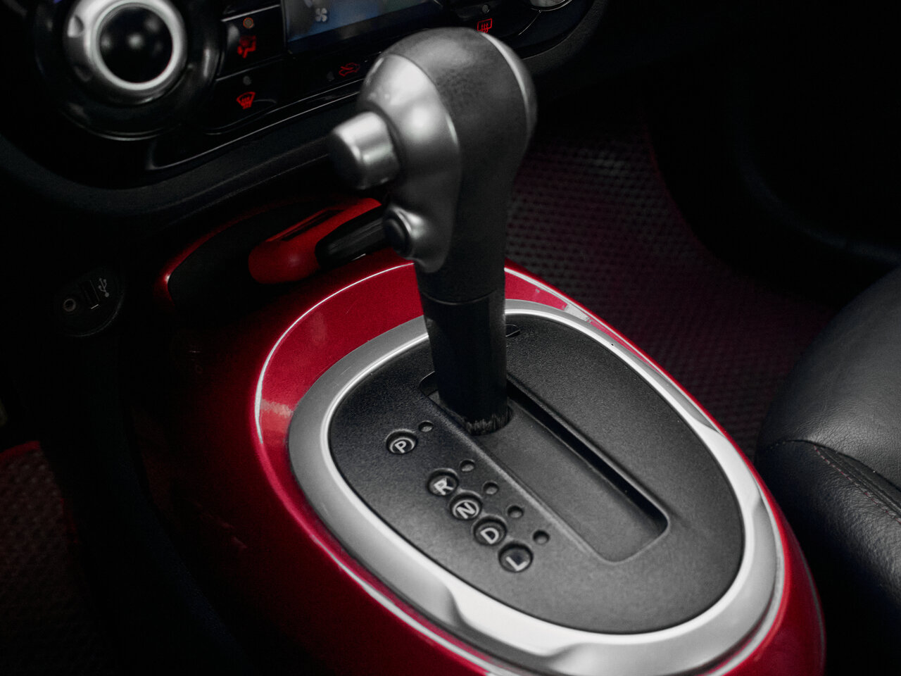 Купить Nissan Juke 1.6 CVT (117 л.с.), 2013 в Екатеренбурге