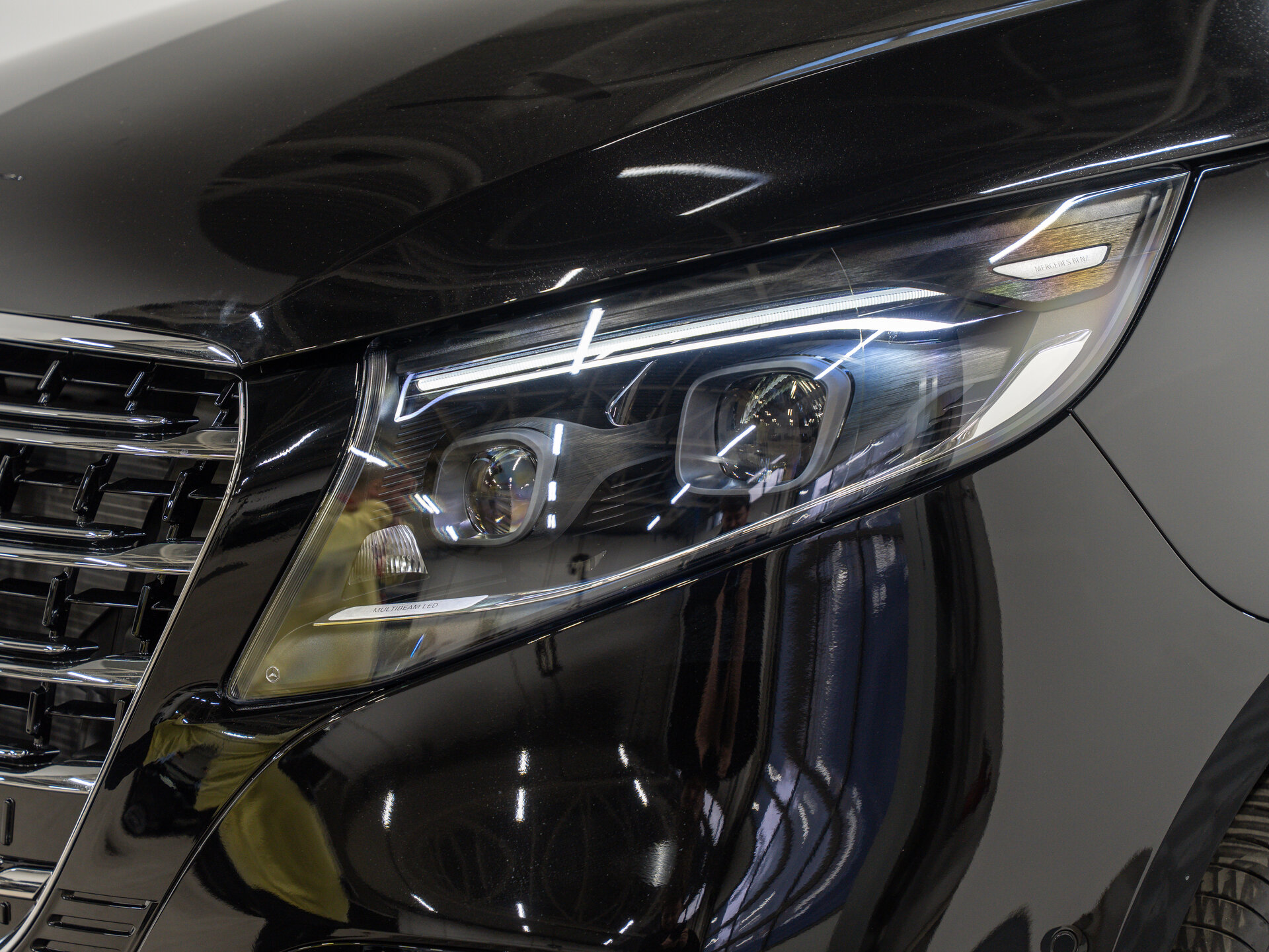 Автомобиль Mercedes-Benz V-Класс 300 d экстра длинный 2.0d AT (237 л.с.) 4WD - 2
