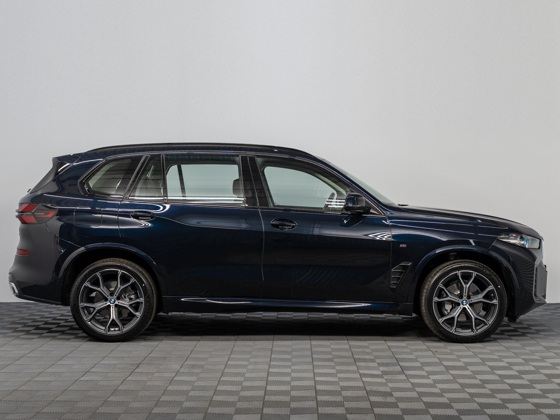 Автомобиль BMW X5 30Li 2.0 AT (258 л.с.) 4WD - 4