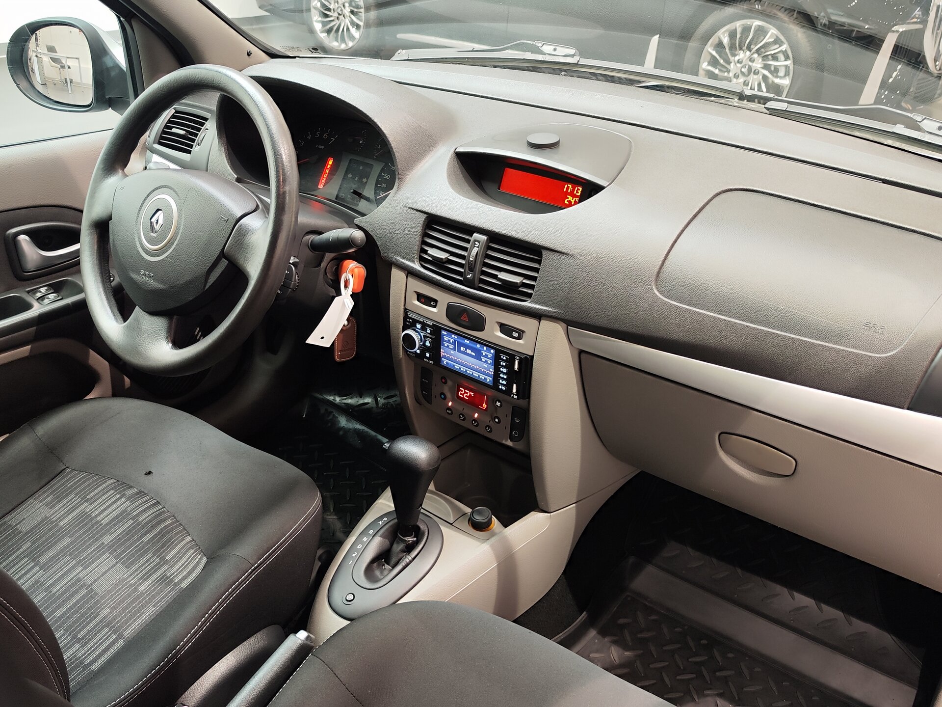 Автомобиль Renault Symbol 1.4 AT (98 л.с.) - 12