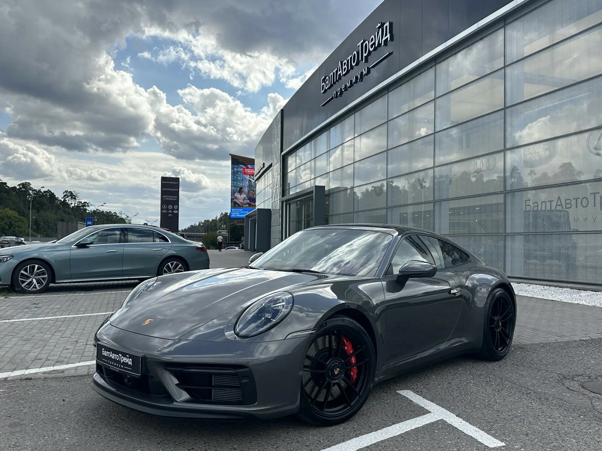 Автомобиль Porsche 911 Carrera 4 GTS 3.0 AMT (480 л.с.) 4WD - 8