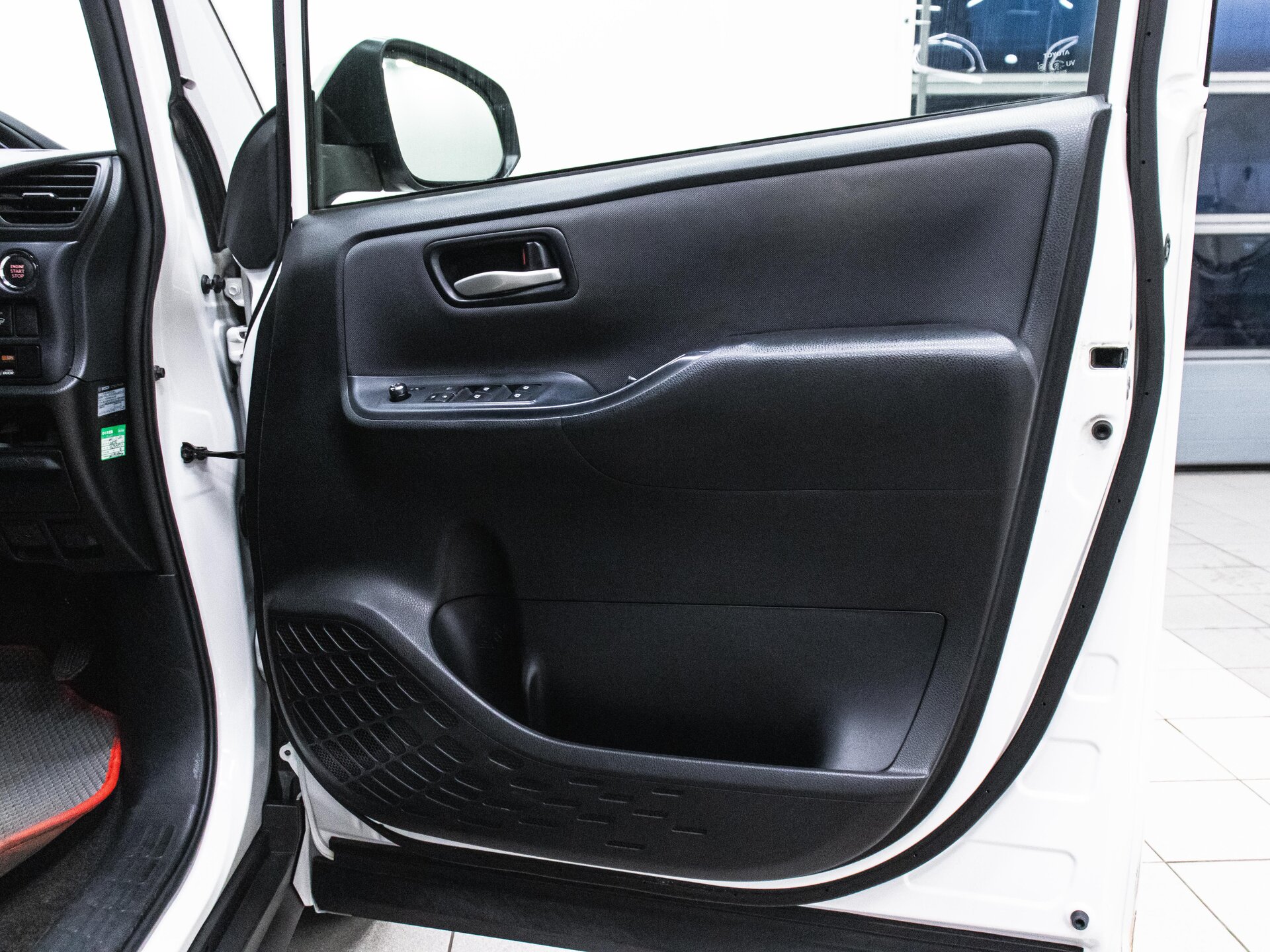 Toyota Noah 2017 9