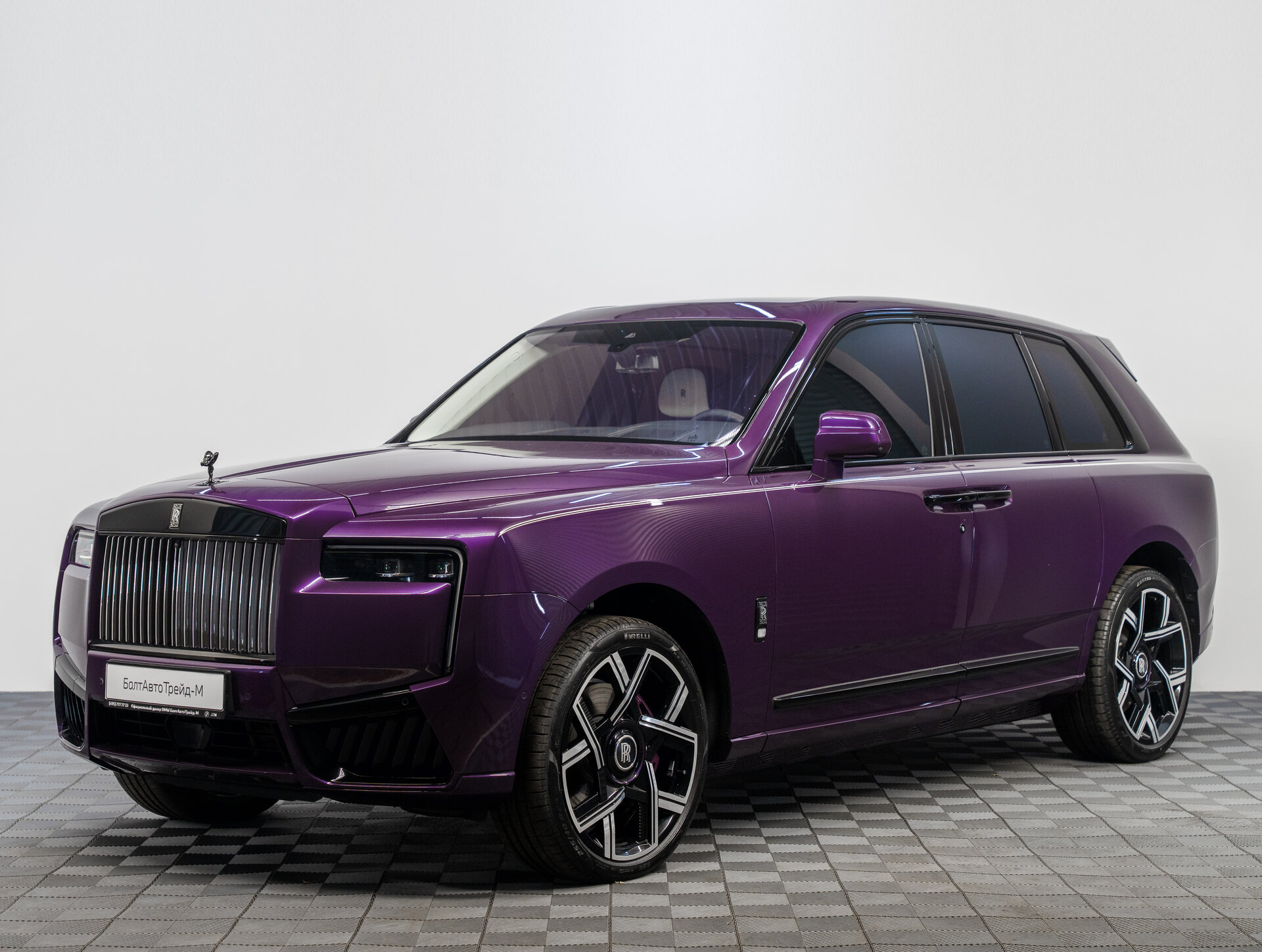 Автомобиль Rolls-Royce Cullinan Black Badge 6.8 AT (600 л.с.) 4WD - 1