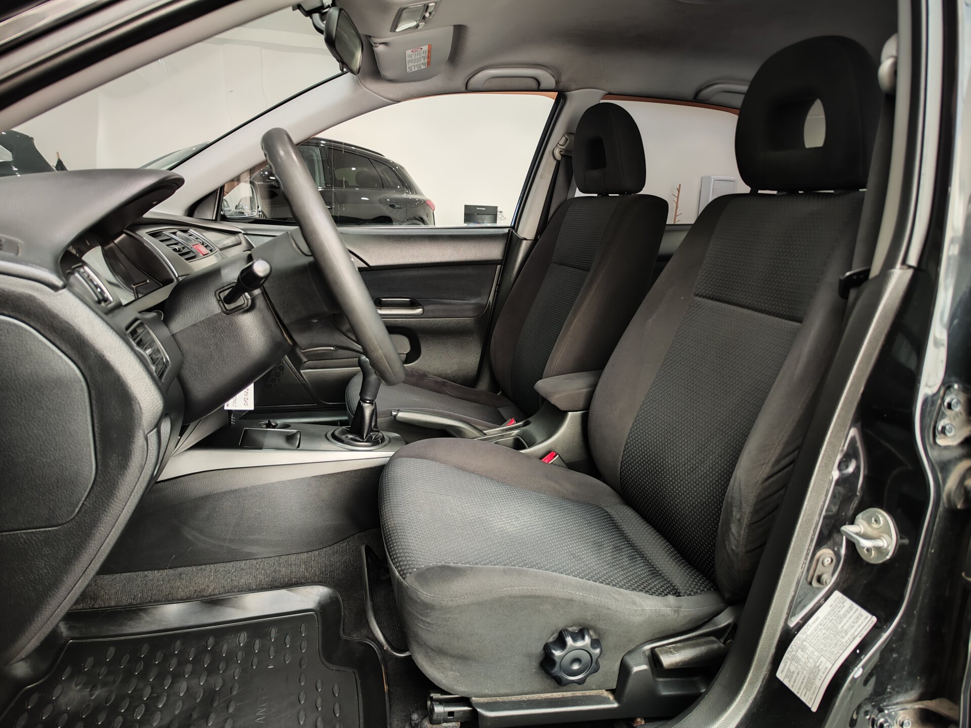 Автомобиль Mitsubishi Lancer 1.6 MT (98 л.с.) - 8