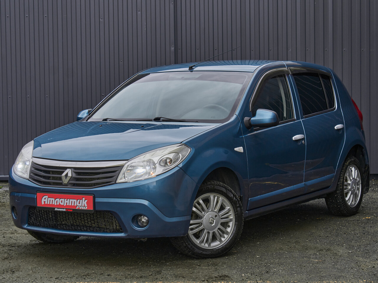 Купить Renault Sandero 1.6 MT (84 л.с.), 2013 в Екатеренбурге