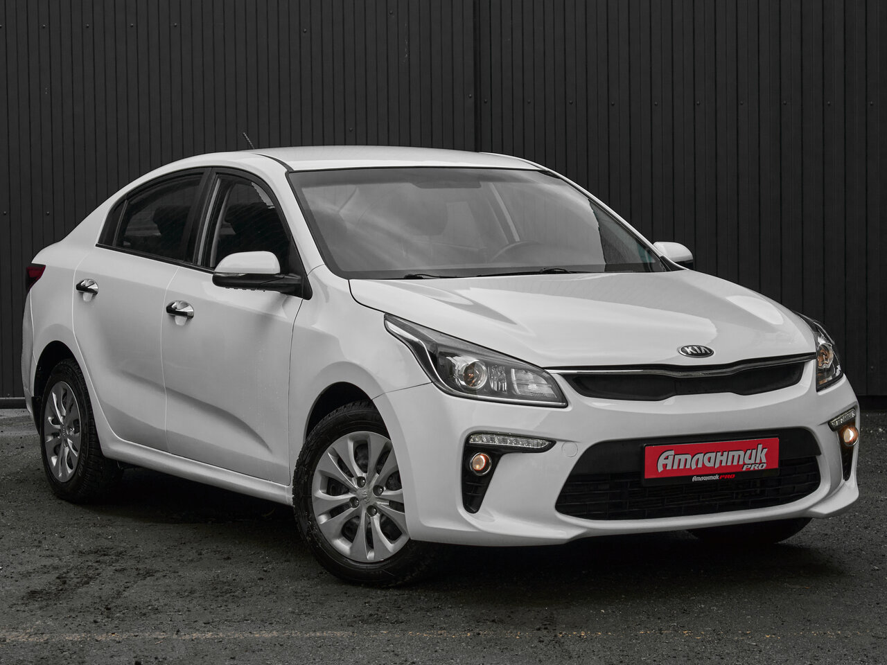 Купить Kia Rio 1.6 AT (123 л.с.), 2017 в Екатеренбурге