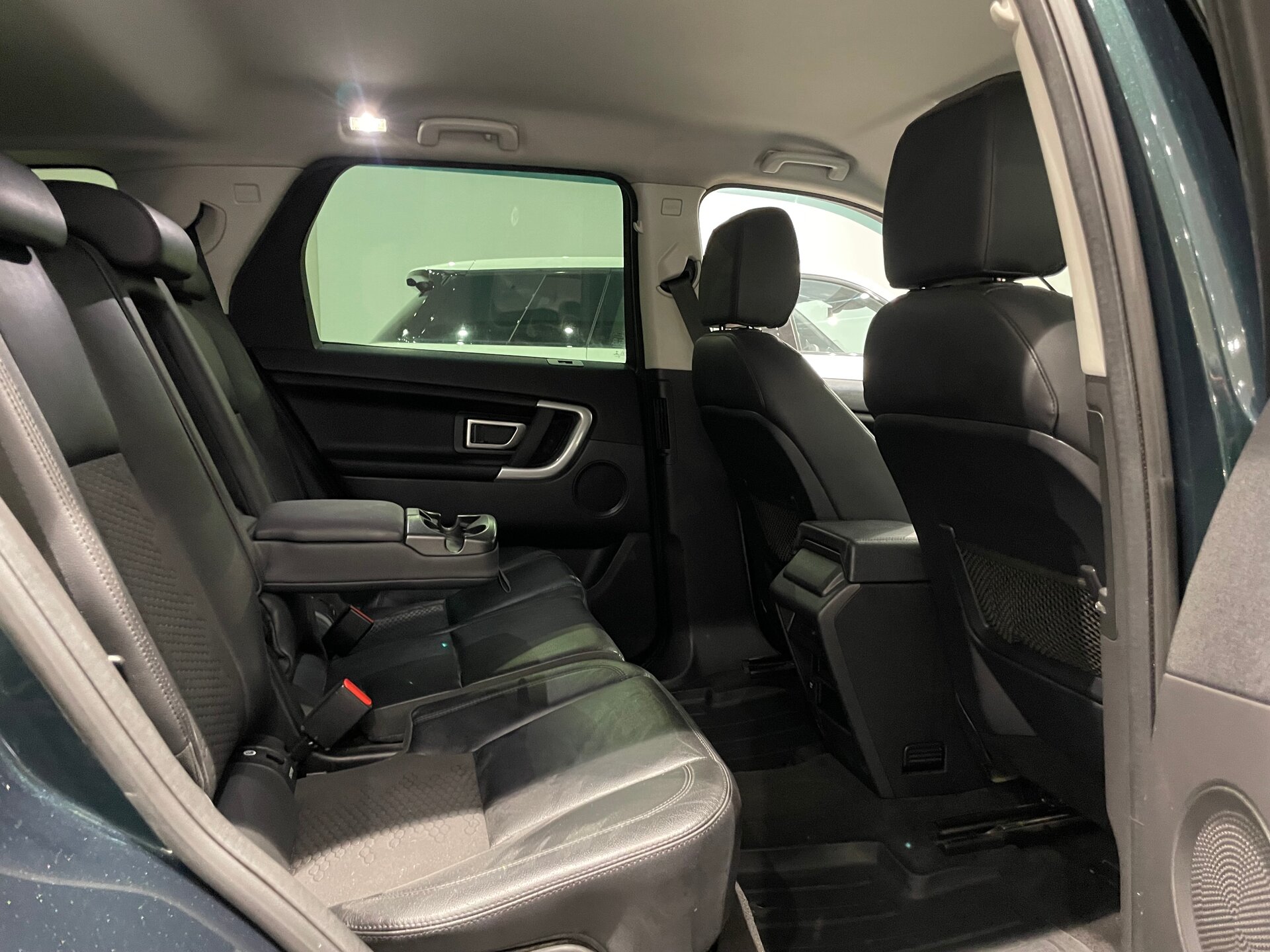 Автомобиль Land Rover Discovery Sport 2.0d AT (150 л.с.) 4WD - 10