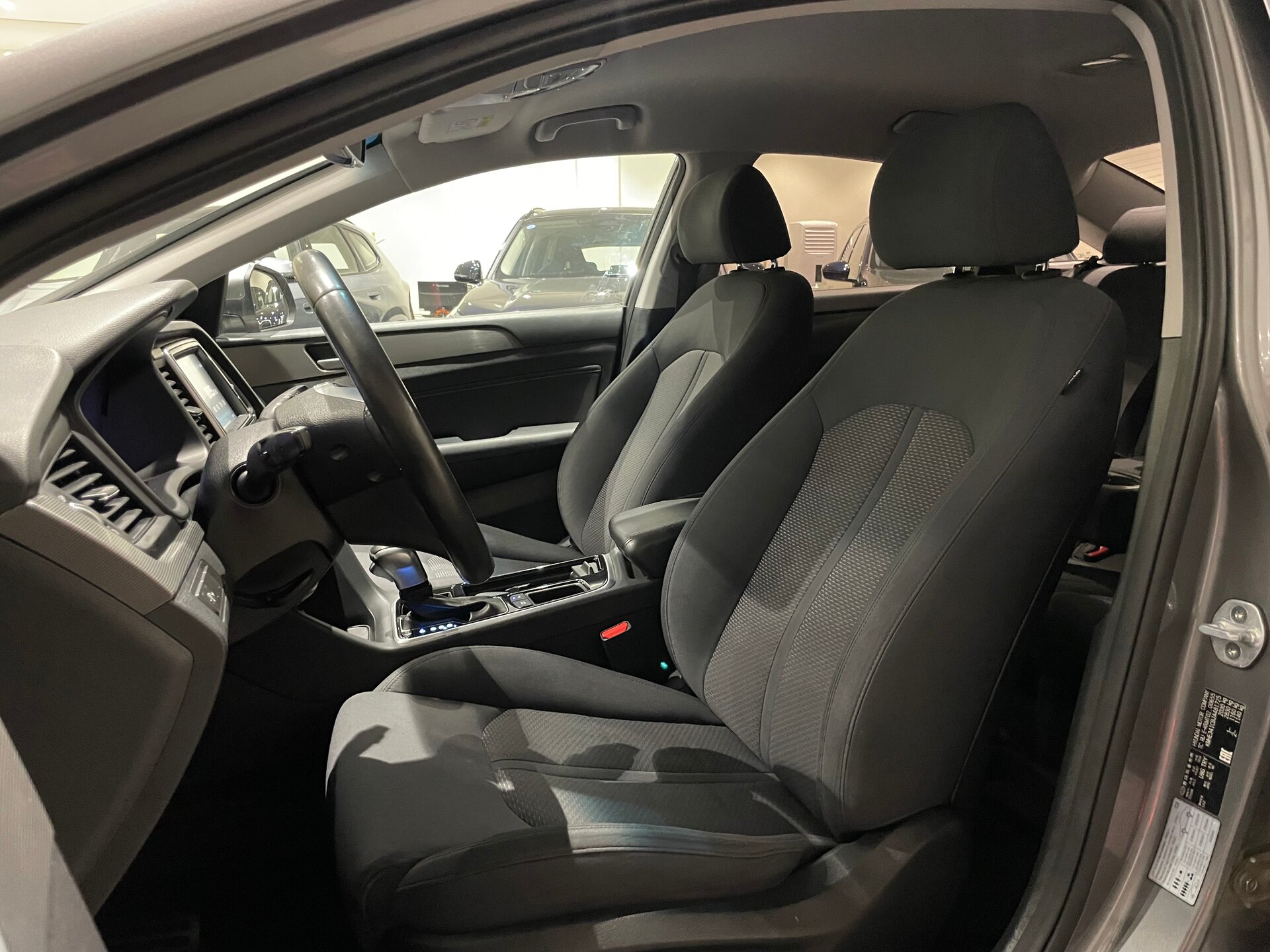Автомобиль Hyundai Sonata 2.0 AT (150 л.с.) - 8