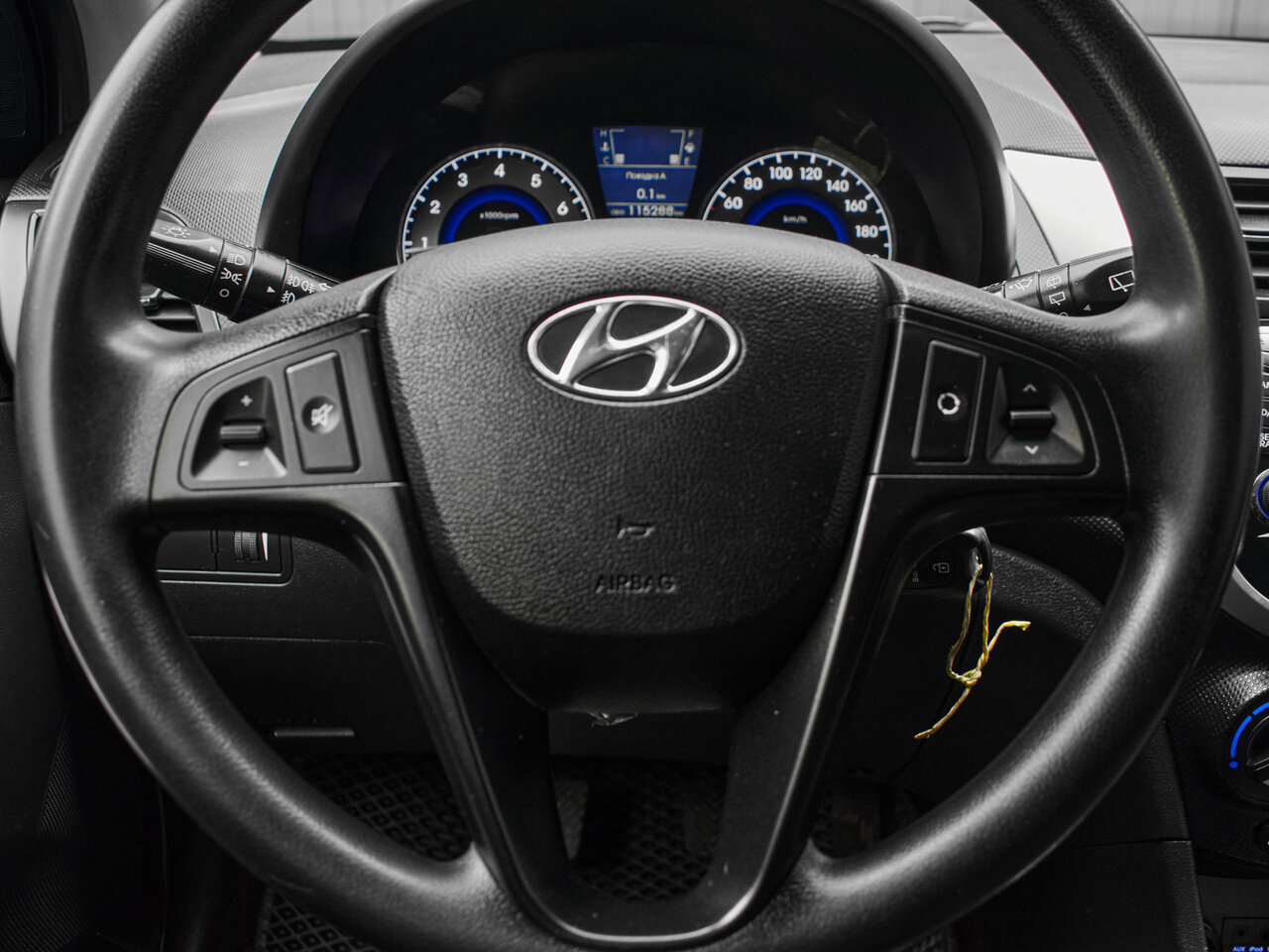 Купить Hyundai Solaris 1.6 MT (123 л.с.), 2012 в Екатеренбурге