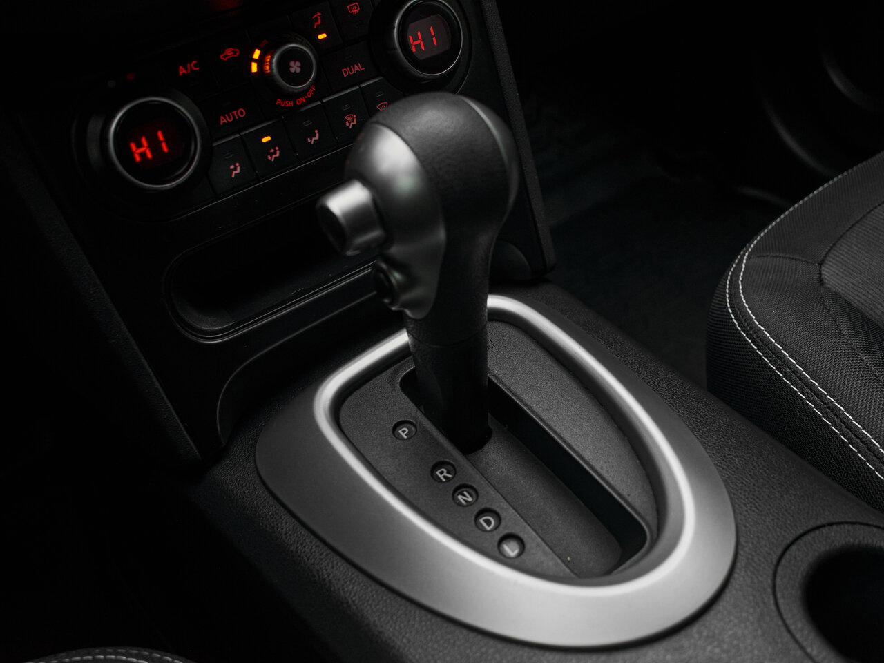 Купить Nissan Qashqai 1.6 CVT (117 л.с.), 2013 в Екатеренбурге