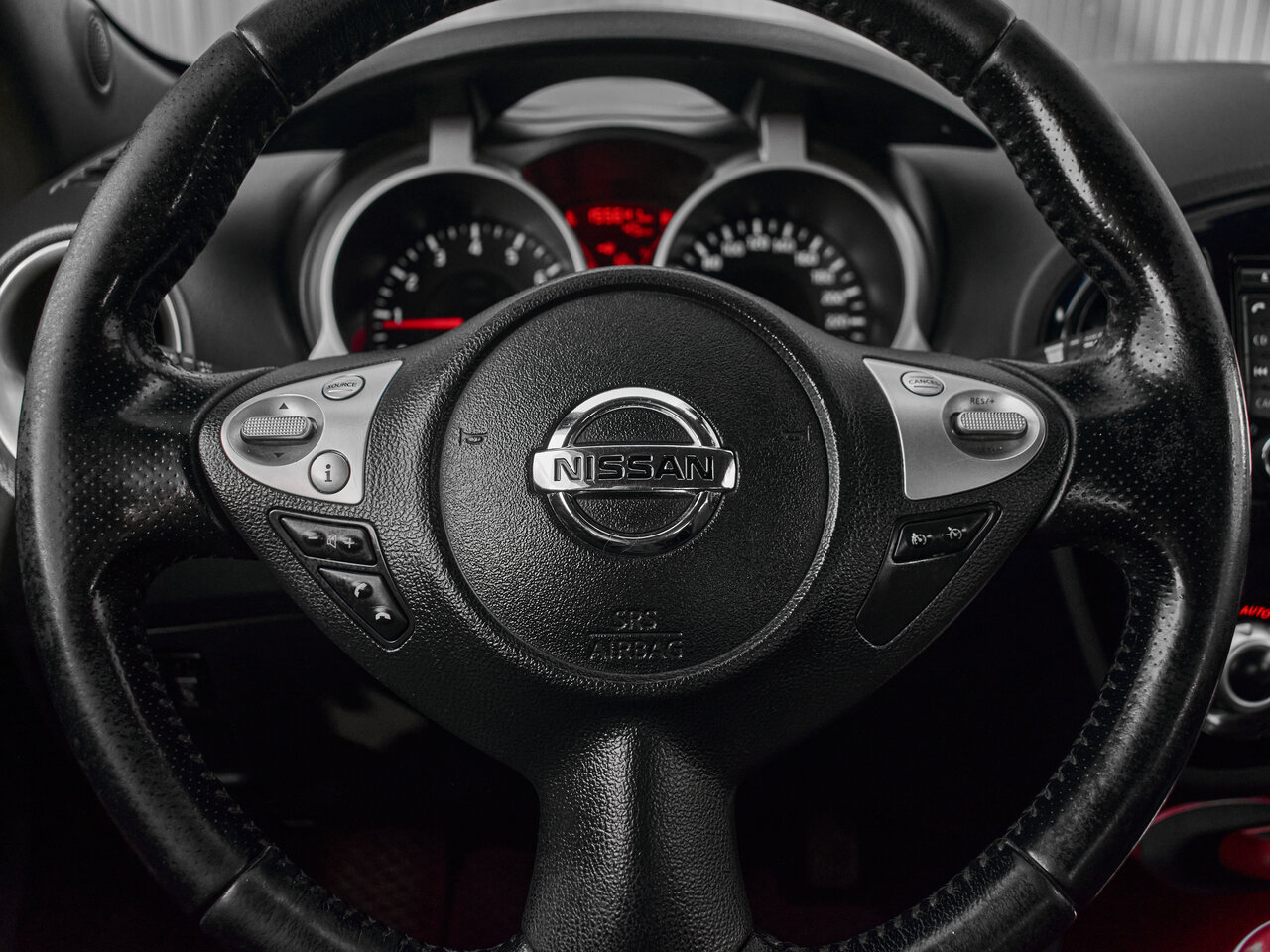 Купить Nissan Juke 1.6 CVT (117 л.с.), 2013 в Екатеренбурге