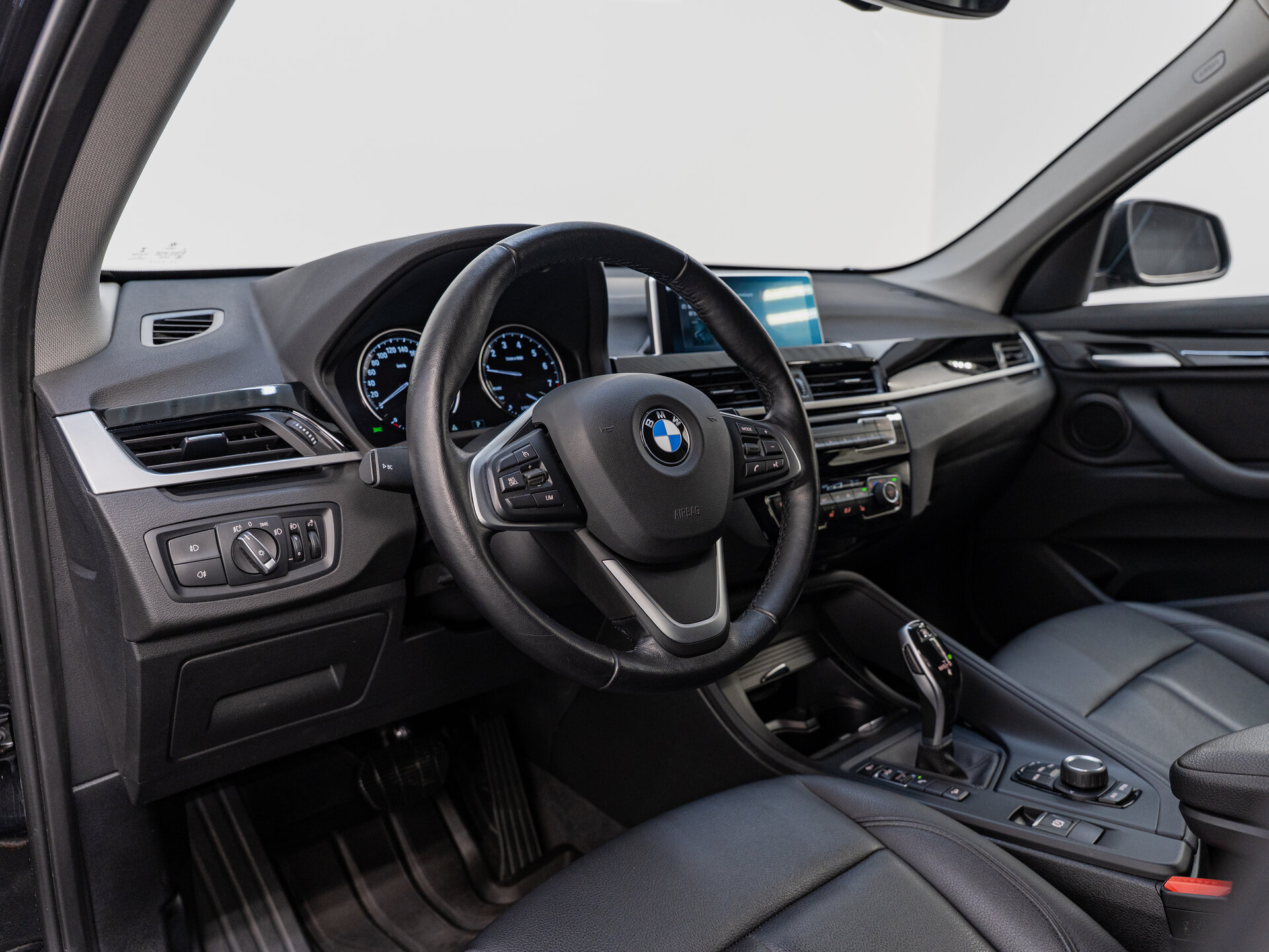 Автомобиль BMW X1 20i xDrive 2.0 AT (192 л.с.) 4WD - 9