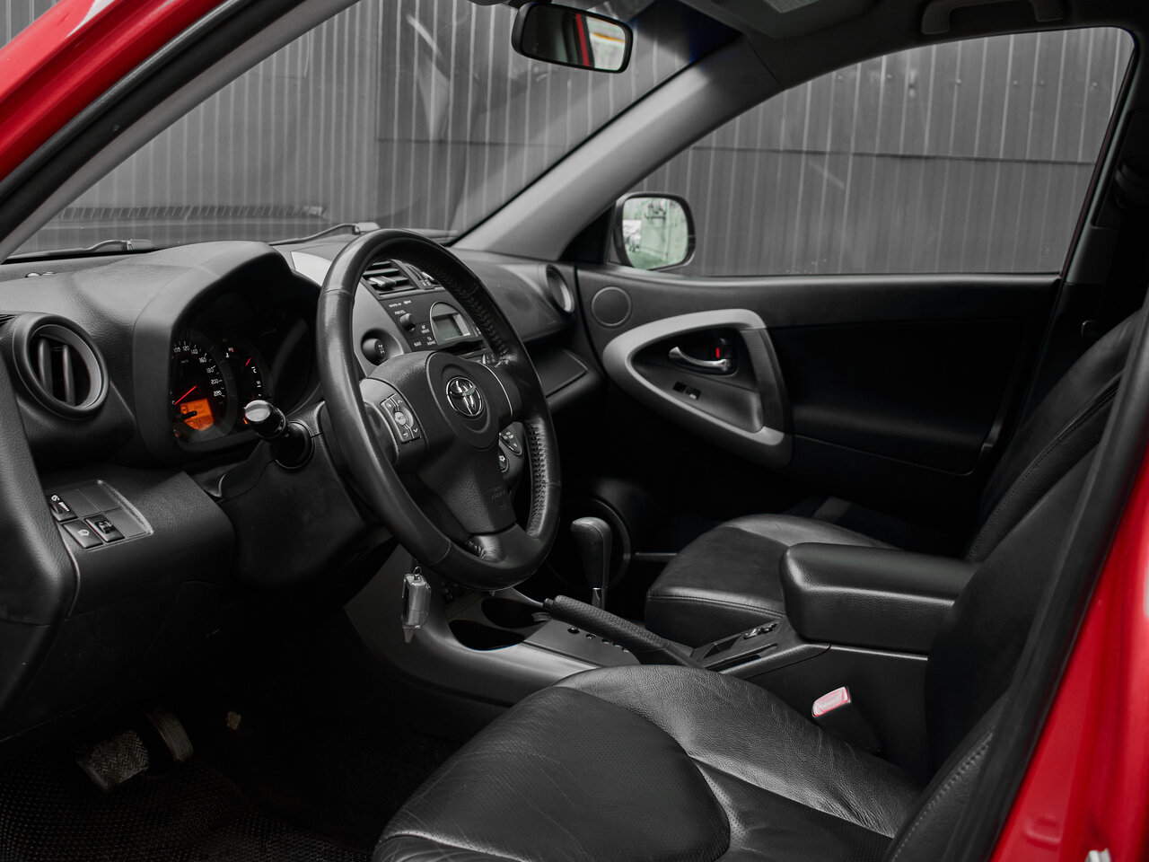 Купить Toyota RAV4 2.0 AT (152 л.с.) 4WD, 2006 в Екатеренбурге