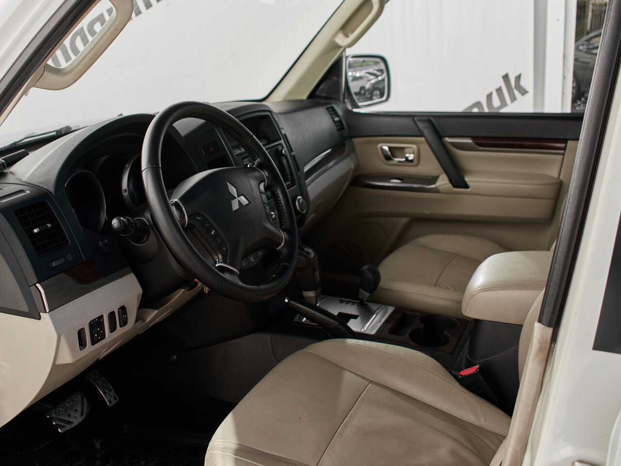Купить Mitsubishi Pajero 3.2d AT (200 л.с.) 4WD, 2014 в Екатеренбурге