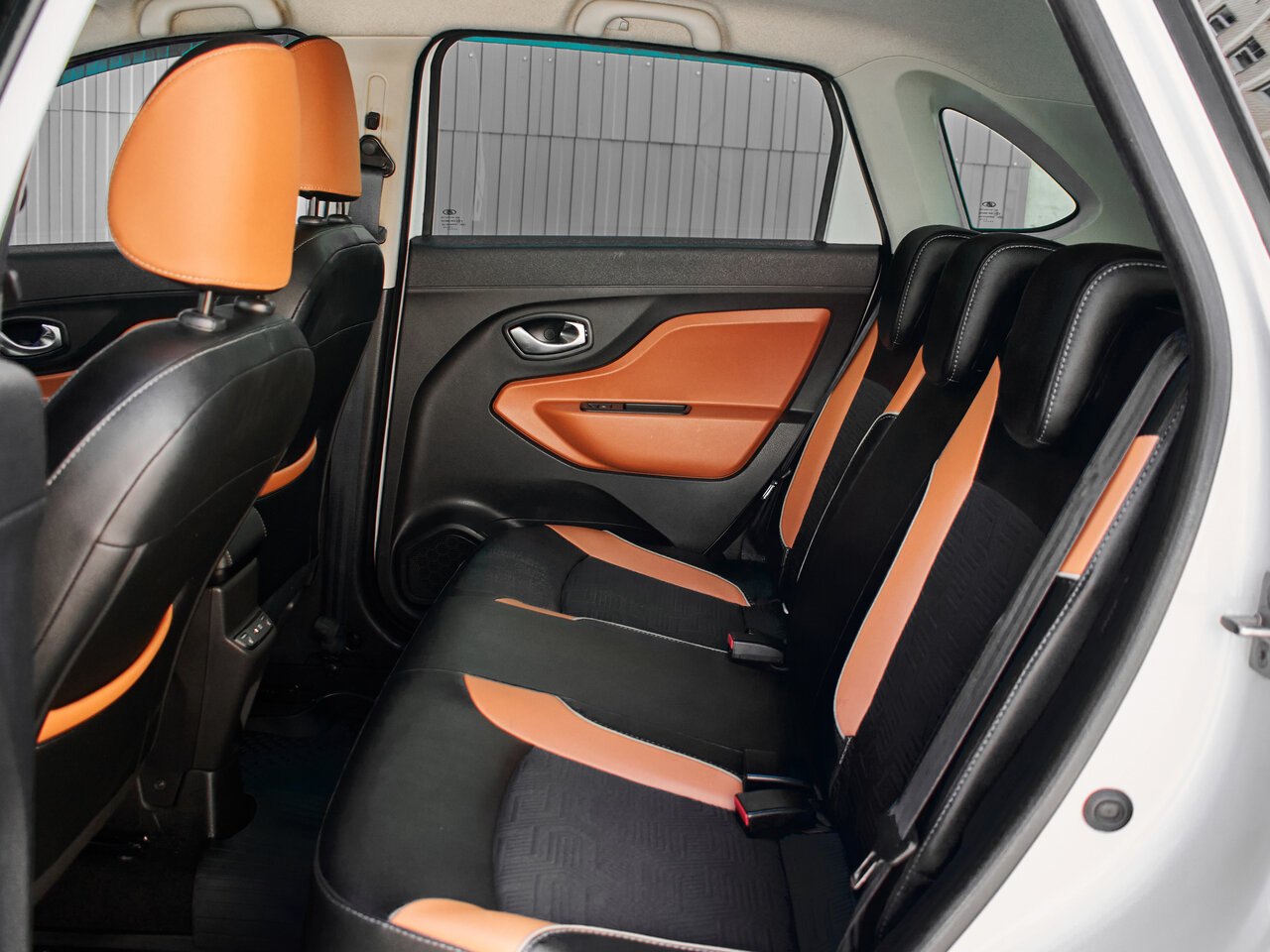 Купить Lada (ВАЗ) XRAY Cross 1.6 CVT (113 л.с.), 2019 в Екатеренбурге