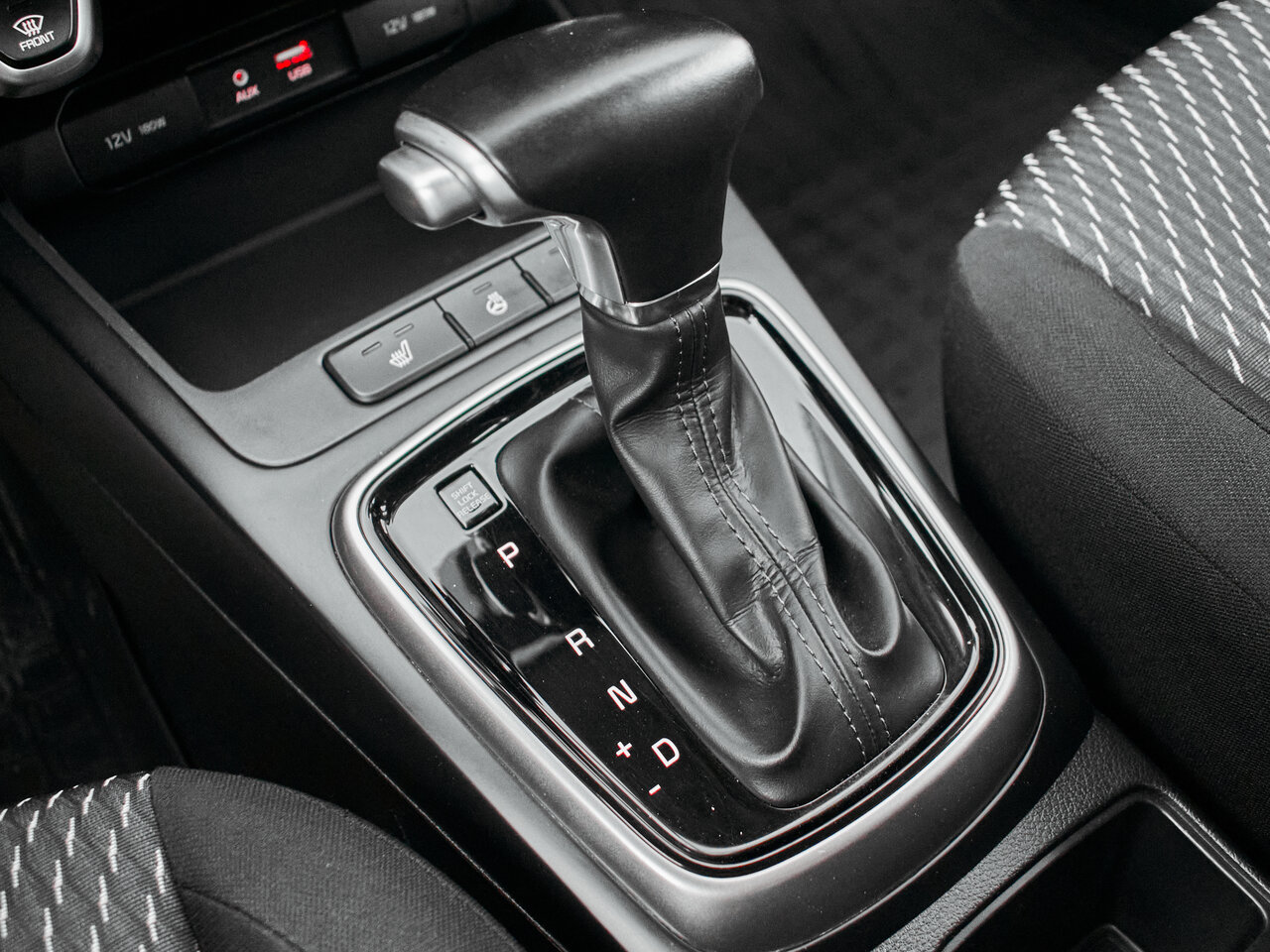 Купить Kia Rio 1.6 AT (123 л.с.), 2017 в Екатеренбурге