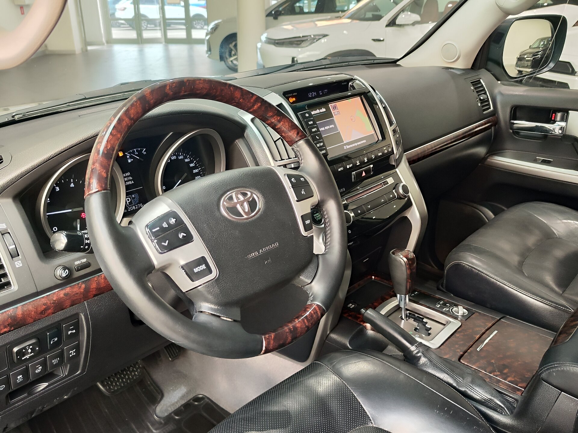 Автомобиль Toyota Land Cruiser 4.6 AT (309 л.с.) 4WD - 7