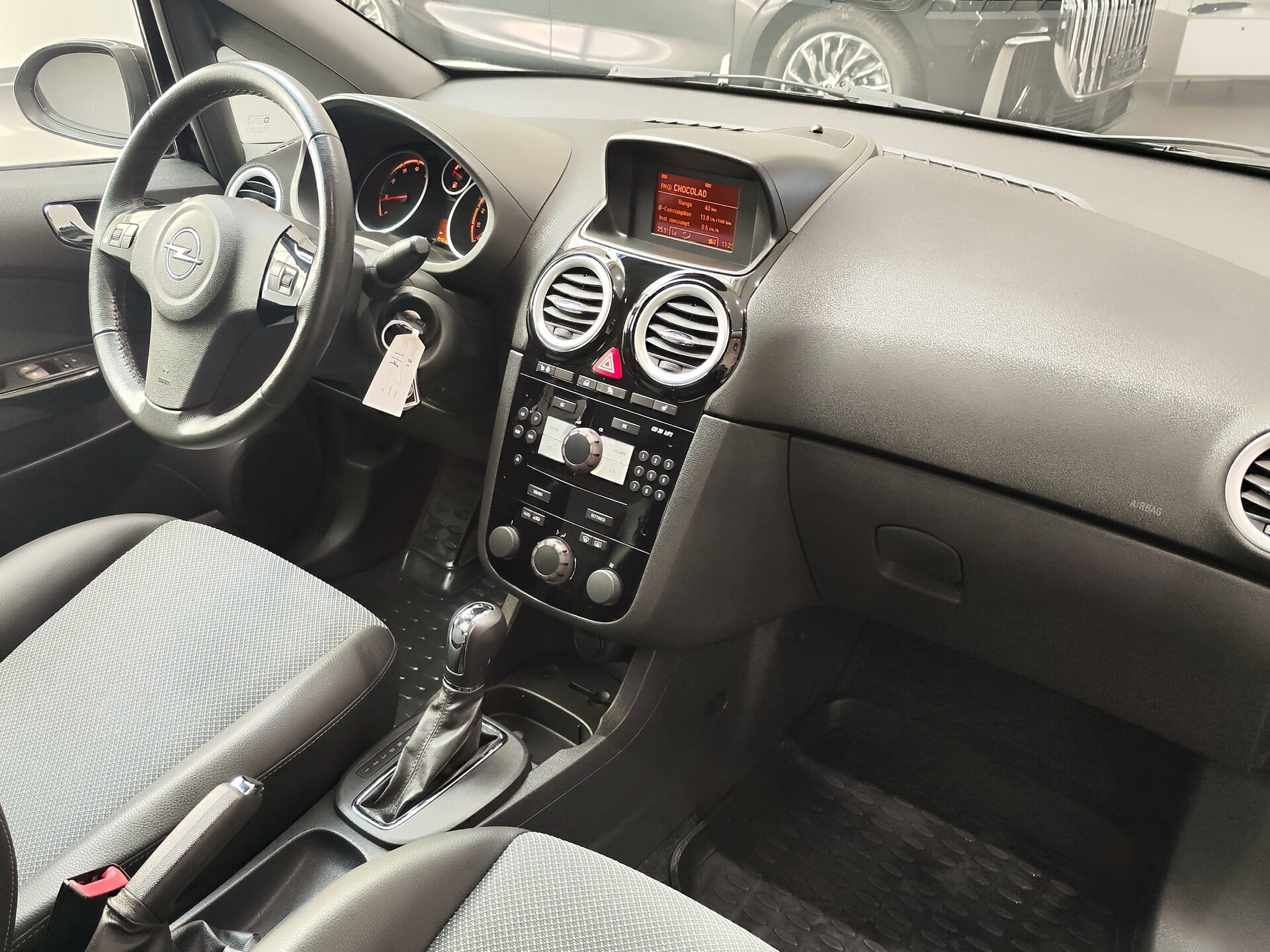 Автомобиль Opel Corsa 1.4 AT (100 л.с.) - 12