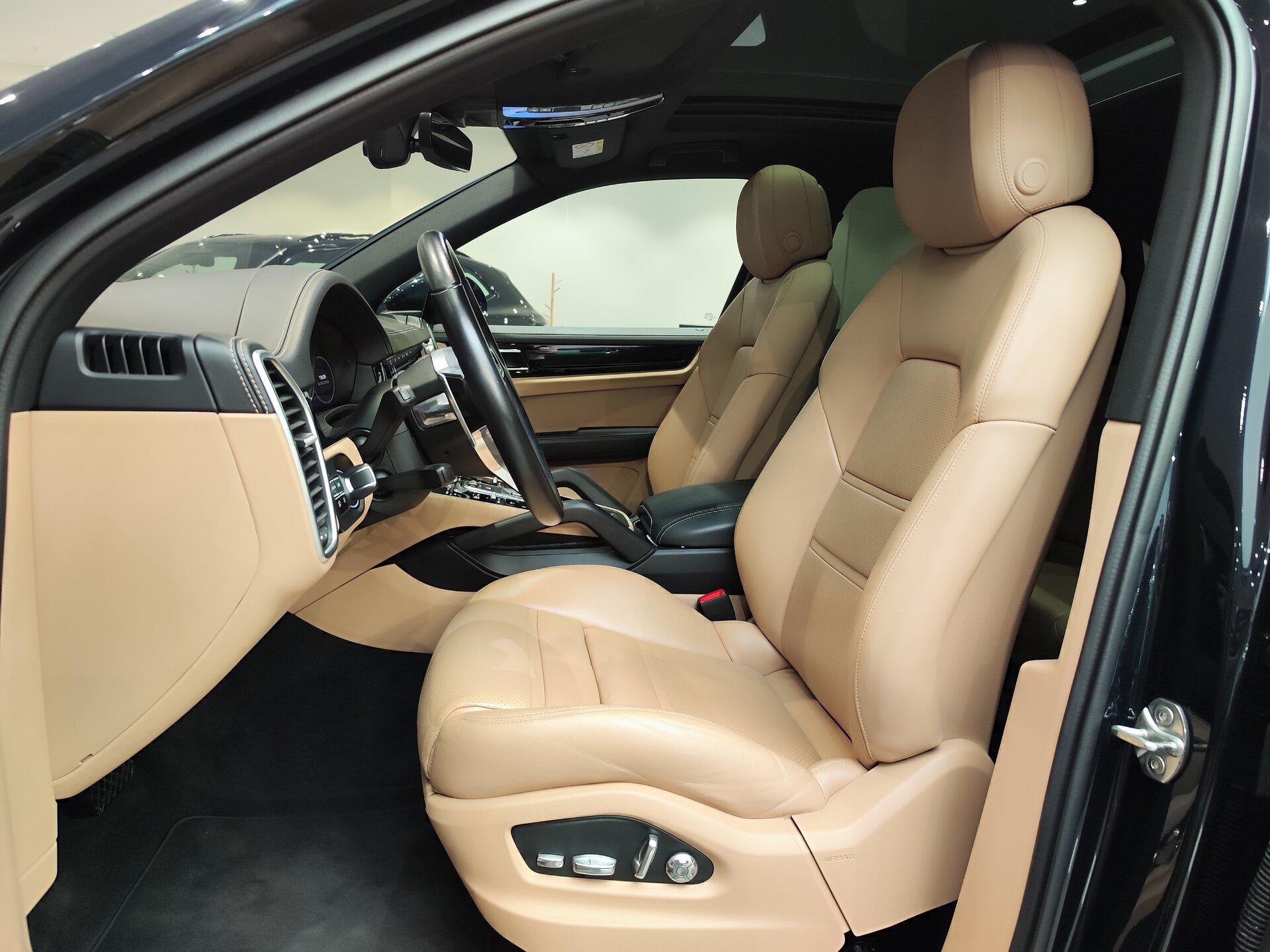 Автомобиль Porsche Cayenne 3.0 AT (340 л.с.) 4WD - 8