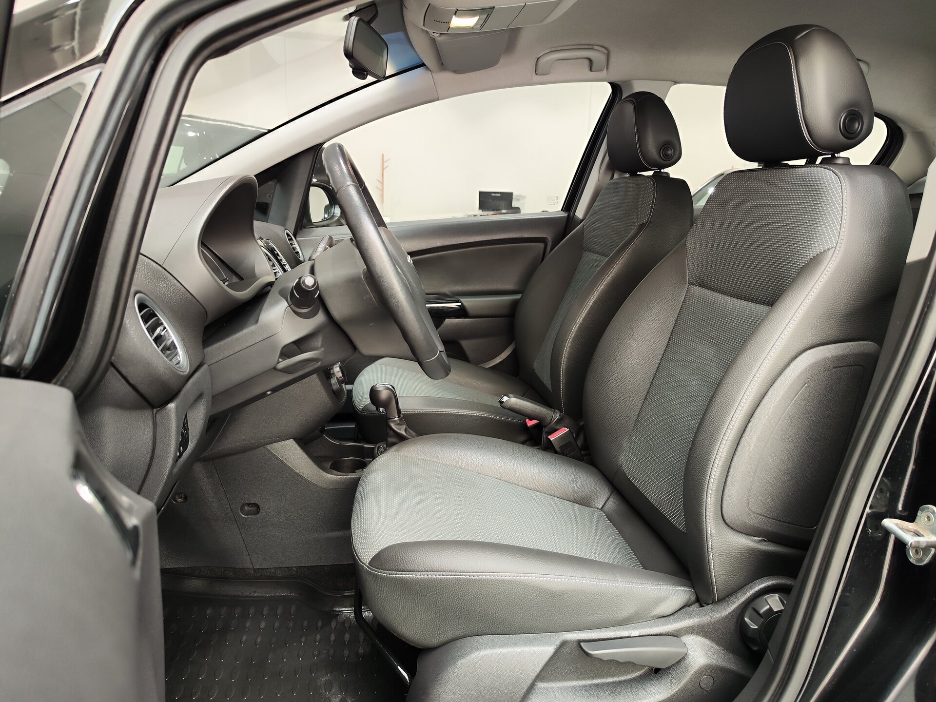 Автомобиль Opel Corsa 1.4 AT (100 л.с.) - 8