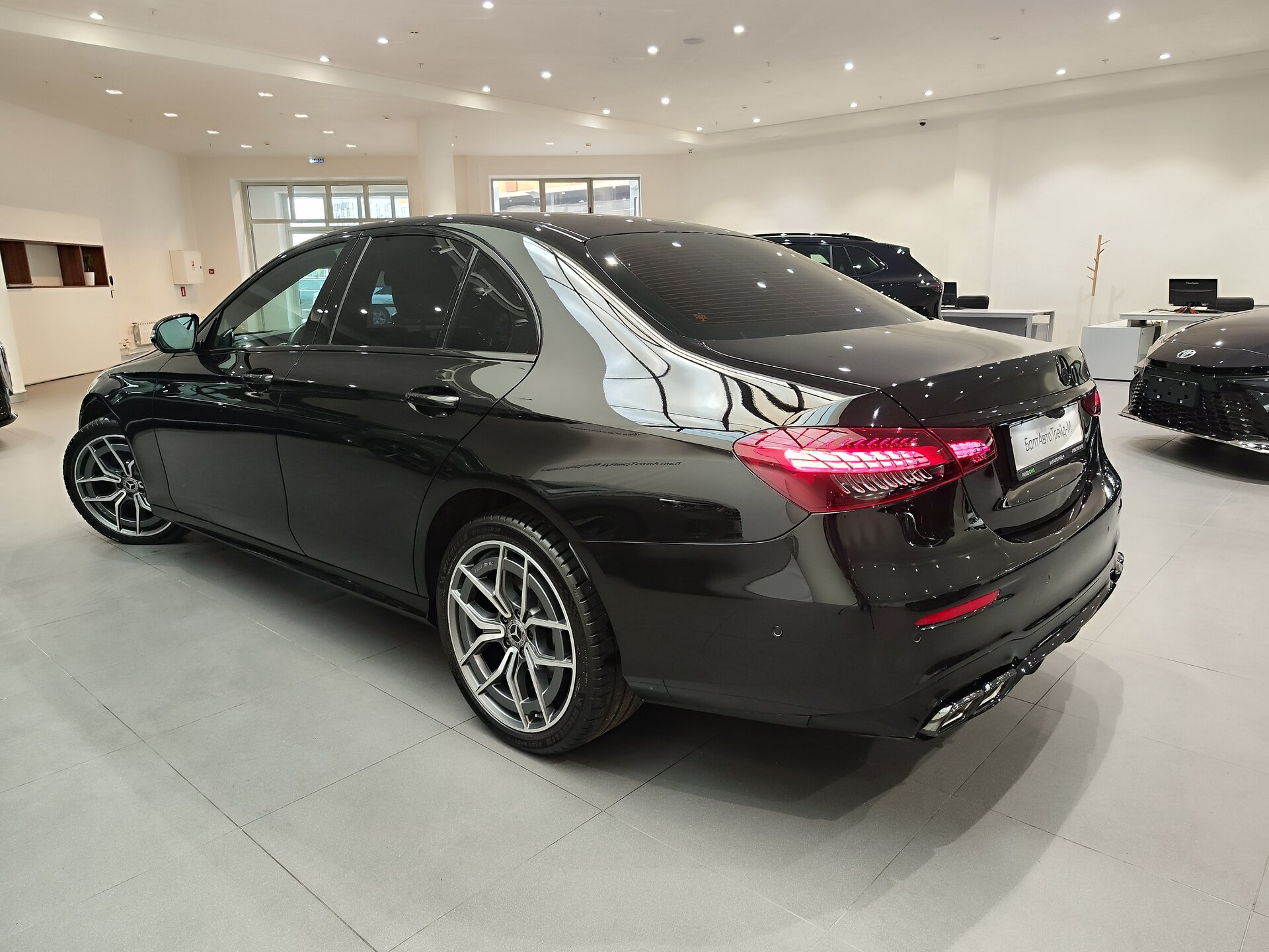Автомобиль Mercedes-Benz E-Класс 220 d 2.0d AT (194 л.с.) 4WD - 4