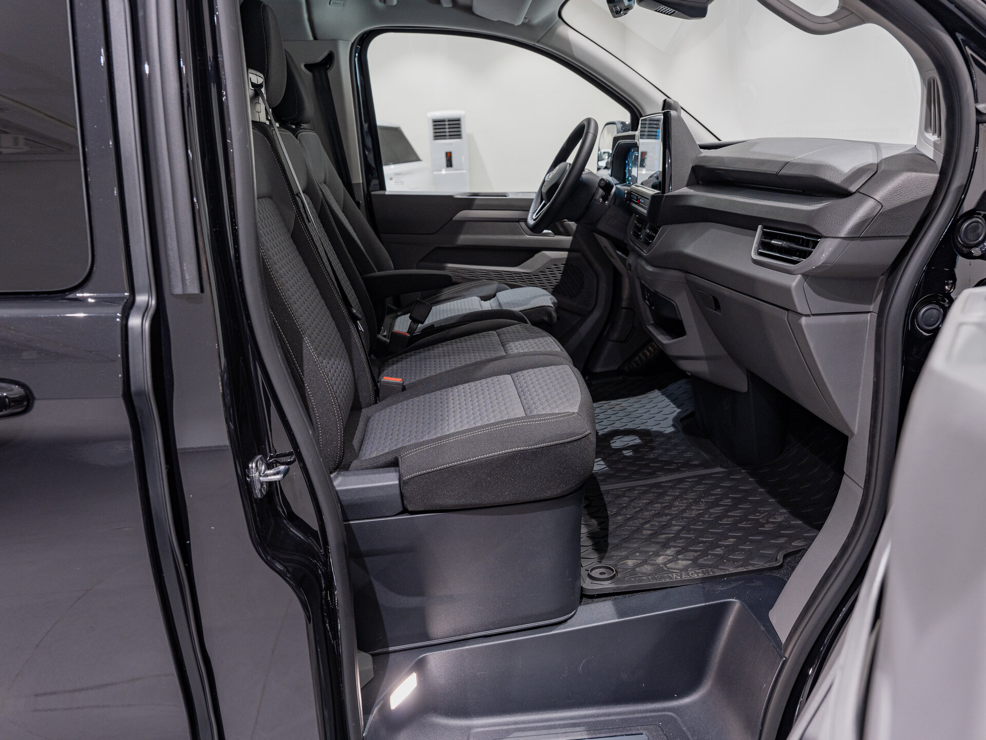 Автомобиль Volkswagen Caravelle 2.0d AT (170 л.с.) 4WD - 14