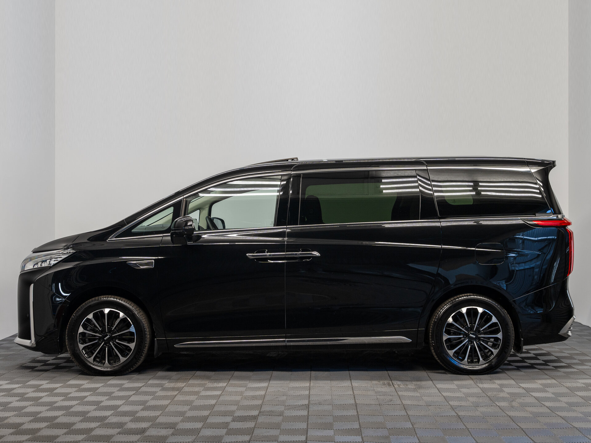 Автомобиль Wey 80 37.96 kWh 1.5hyb AT (487 л.с.) 4WD - 8