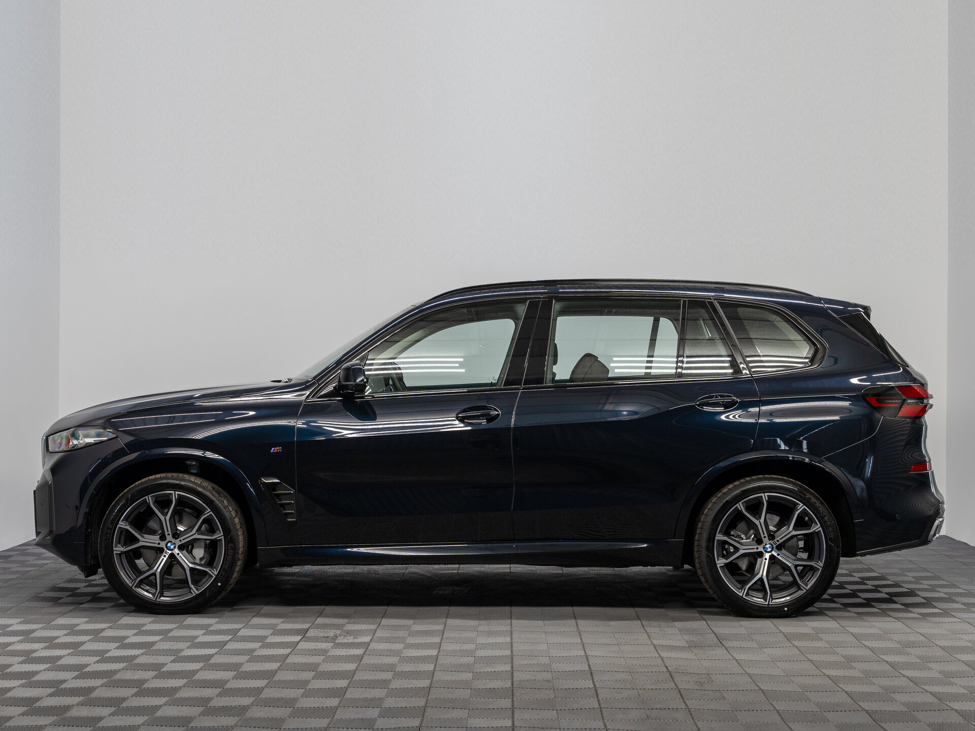 Автомобиль BMW X5 30Li 2.0 AT (258 л.с.) 4WD - 8
