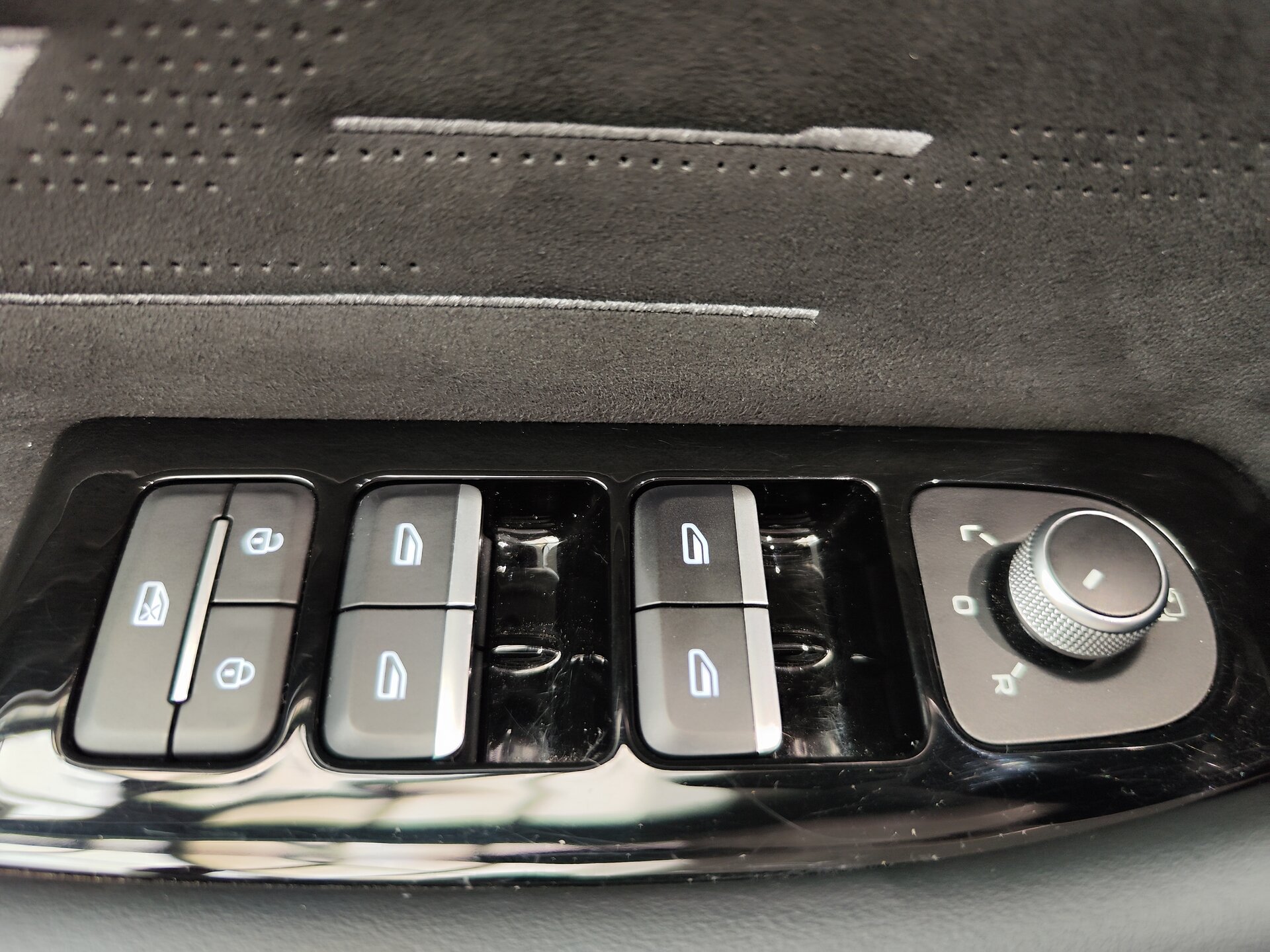 Автомобиль Geely Monjaro 2.0 AT (238 л.с.) 4WD - 18