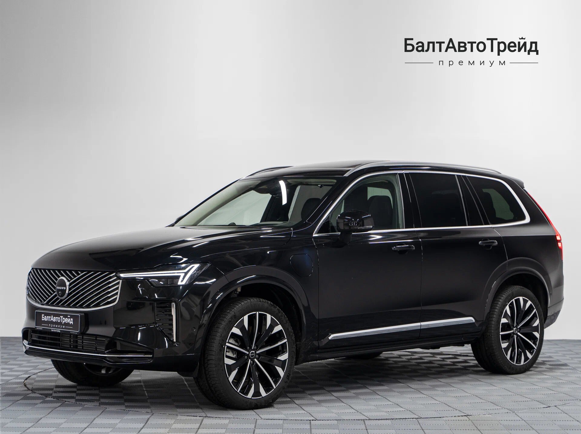 Автомобиль Volvo XC90 T8 2.0hyb AT (455 л.с.) 4WD - 1