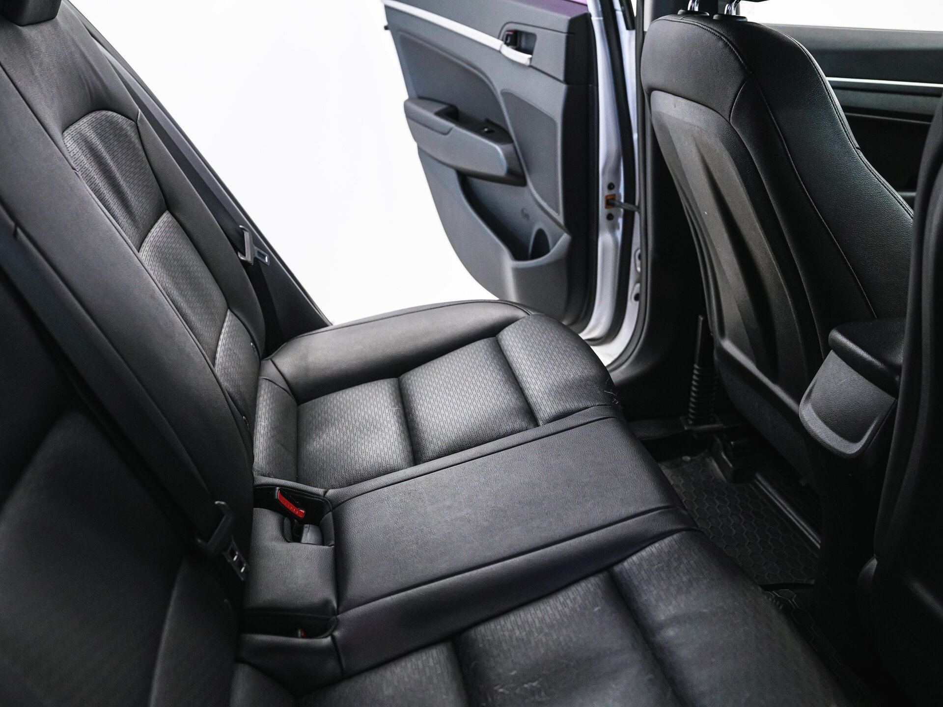 Hyundai Avante 2019 27