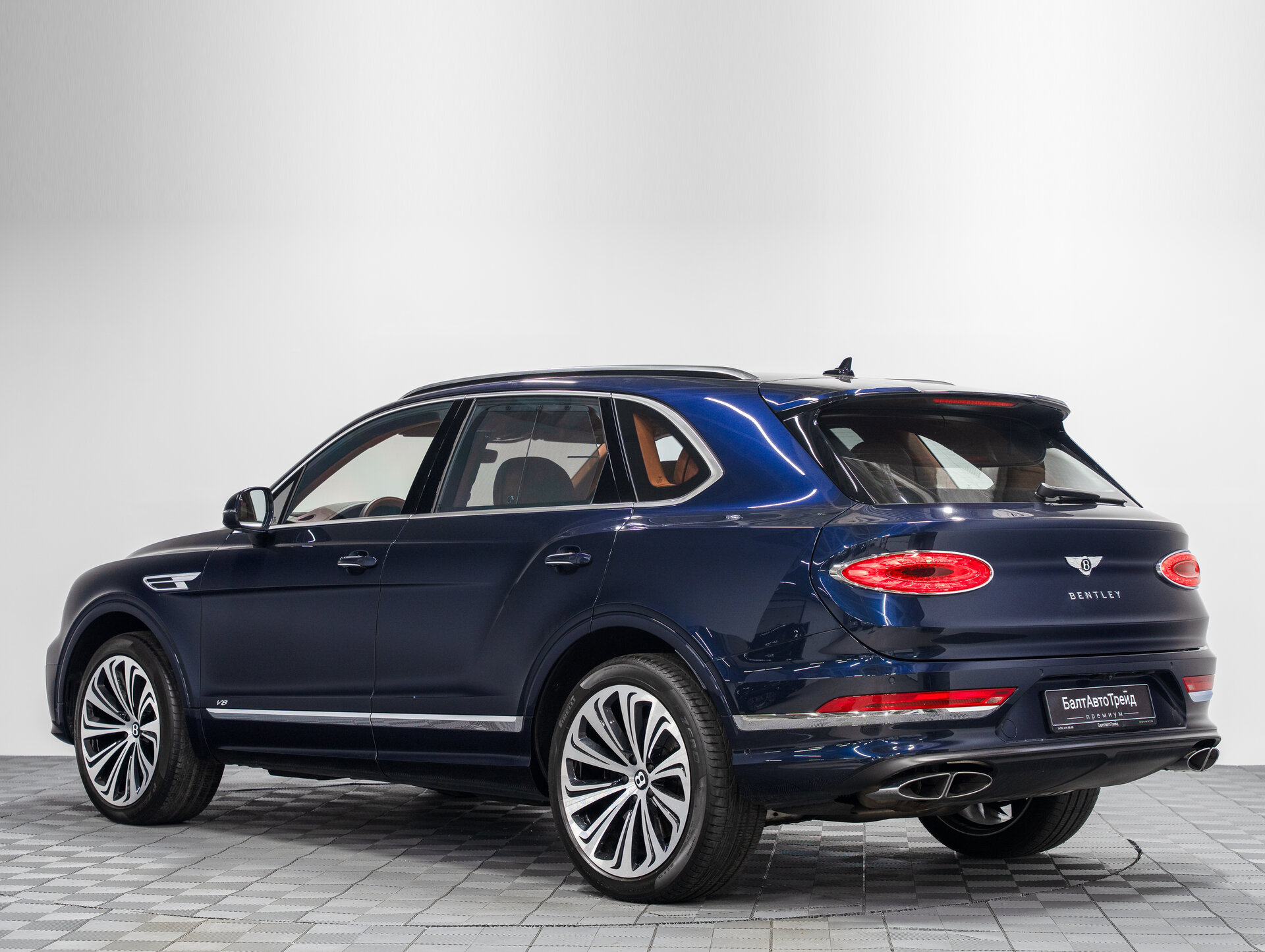 Автомобиль Bentley Bentayga 4.0 AT (550 л.с.) 4WD - 10
