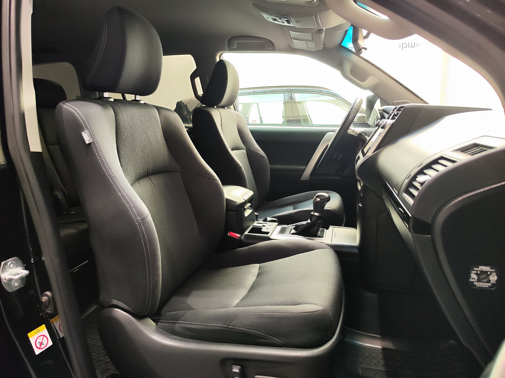 Автомобиль Toyota Land Cruiser Prado 2.8d AT (177 л.с.) 4WD - 11