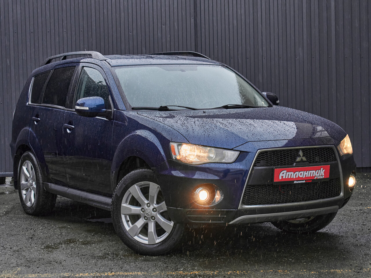 Купить Mitsubishi Outlander 2.4 CVT (170 л.с.) 4WD, 2011 в Екатеренбурге
