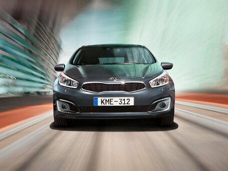 2017 Kia Ceed II Рестайлинг, красный, 1500000 рублей - вид 2