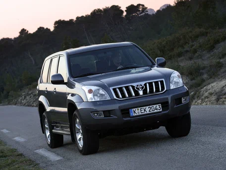 2007 Toyota Land Cruiser Prado 120 Series Рестайлинг, серебристый, 2500000 рублей - вид 2